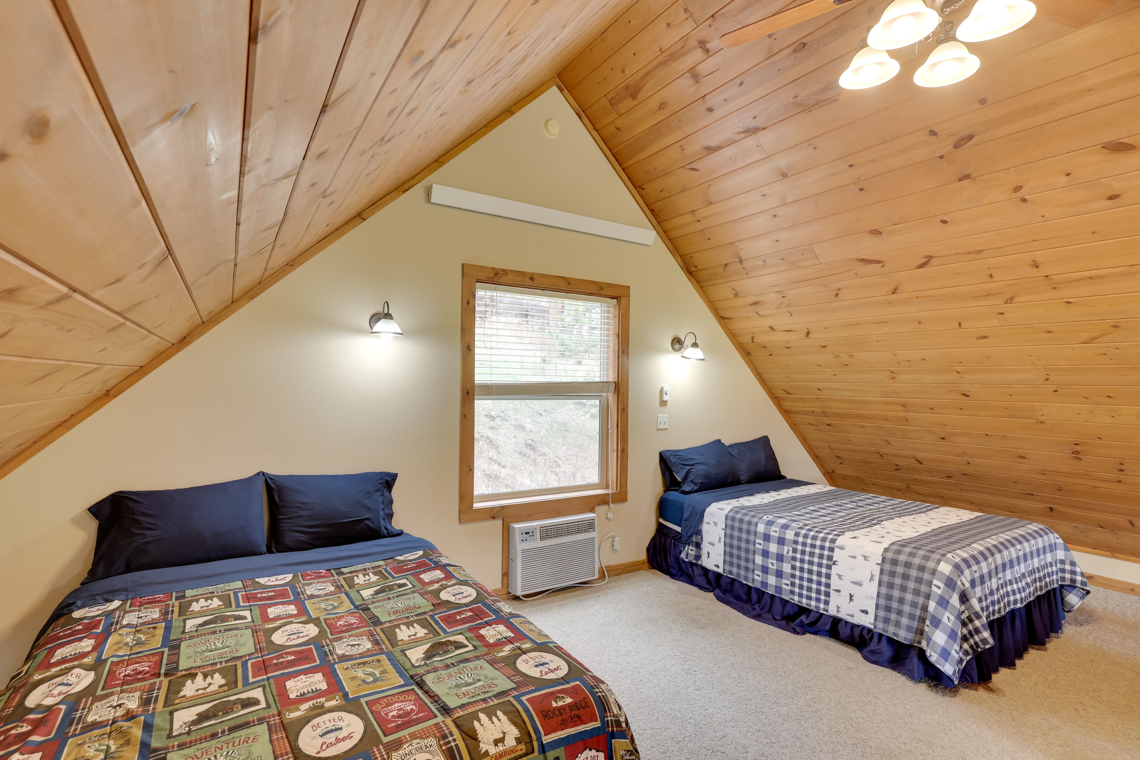 Loft | 2 Queen Beds | Steps Required
