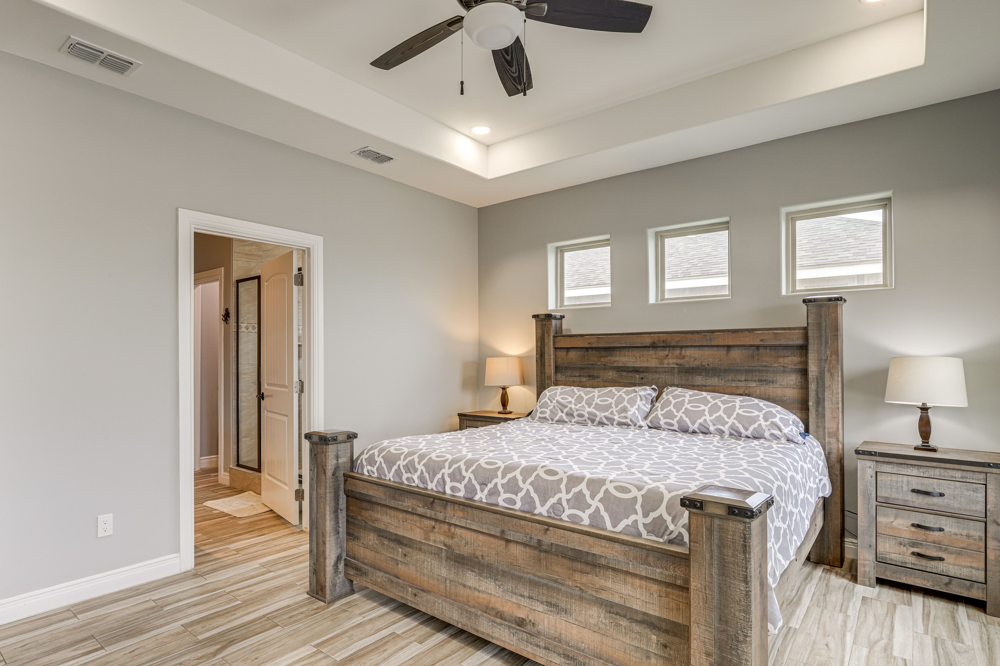 Bedroom 1 | King Bed | En-Suite Bathroom