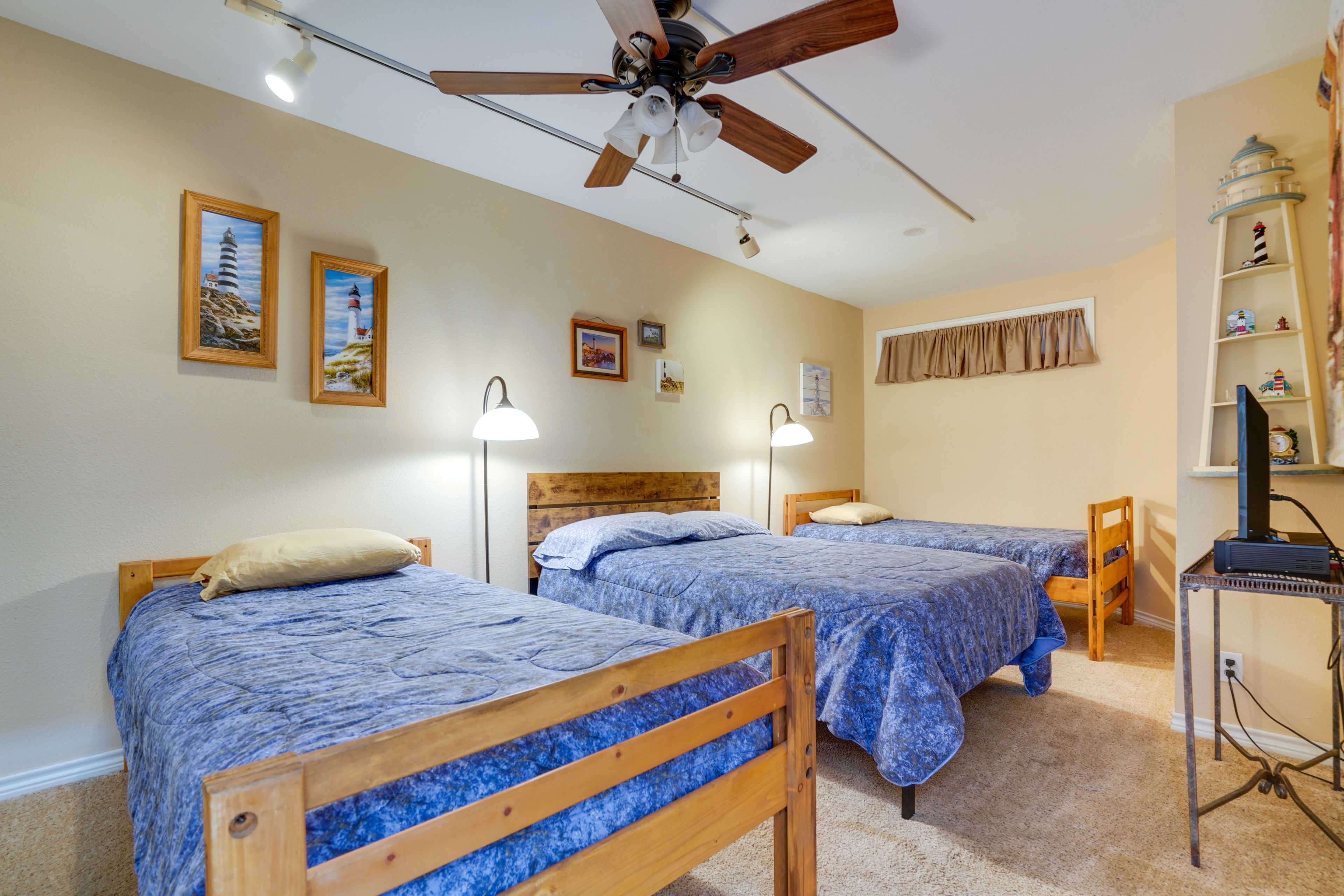 Bedroom 3 | 2 Twin Beds | 1 Full Bed