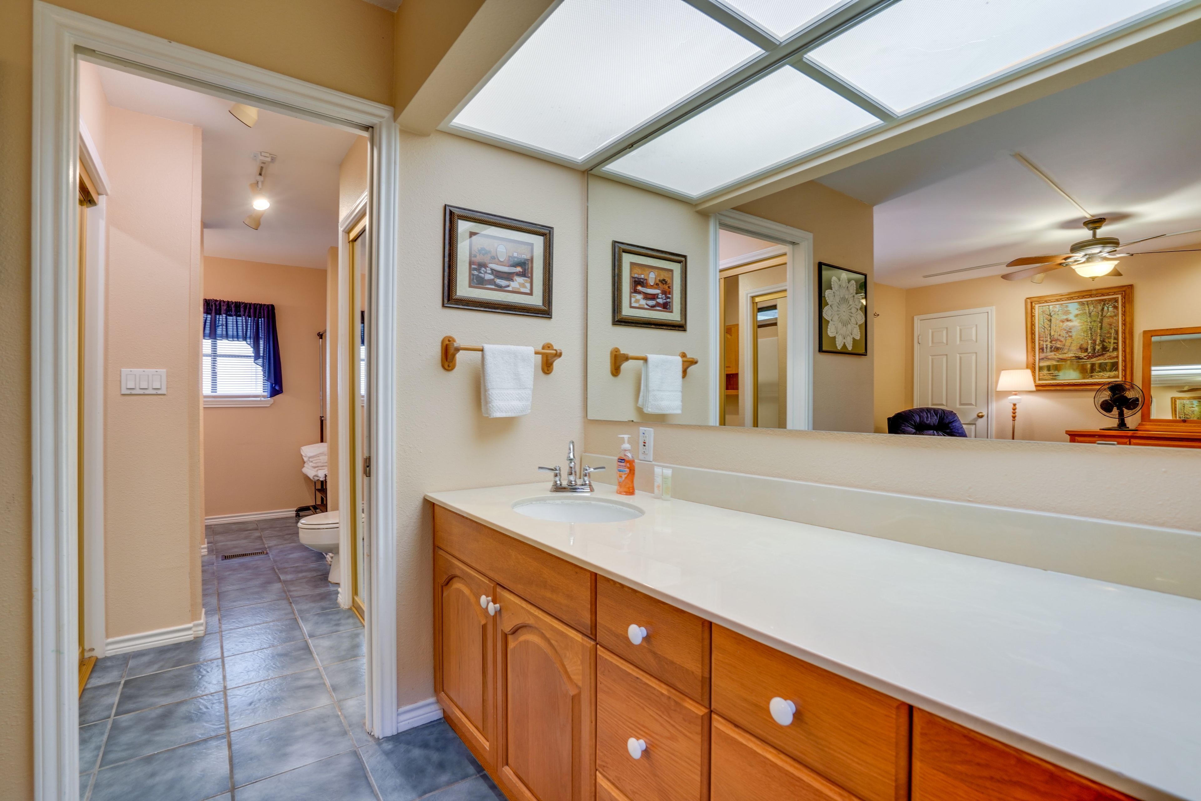 Full Bathroom | Towels & Linens Provided