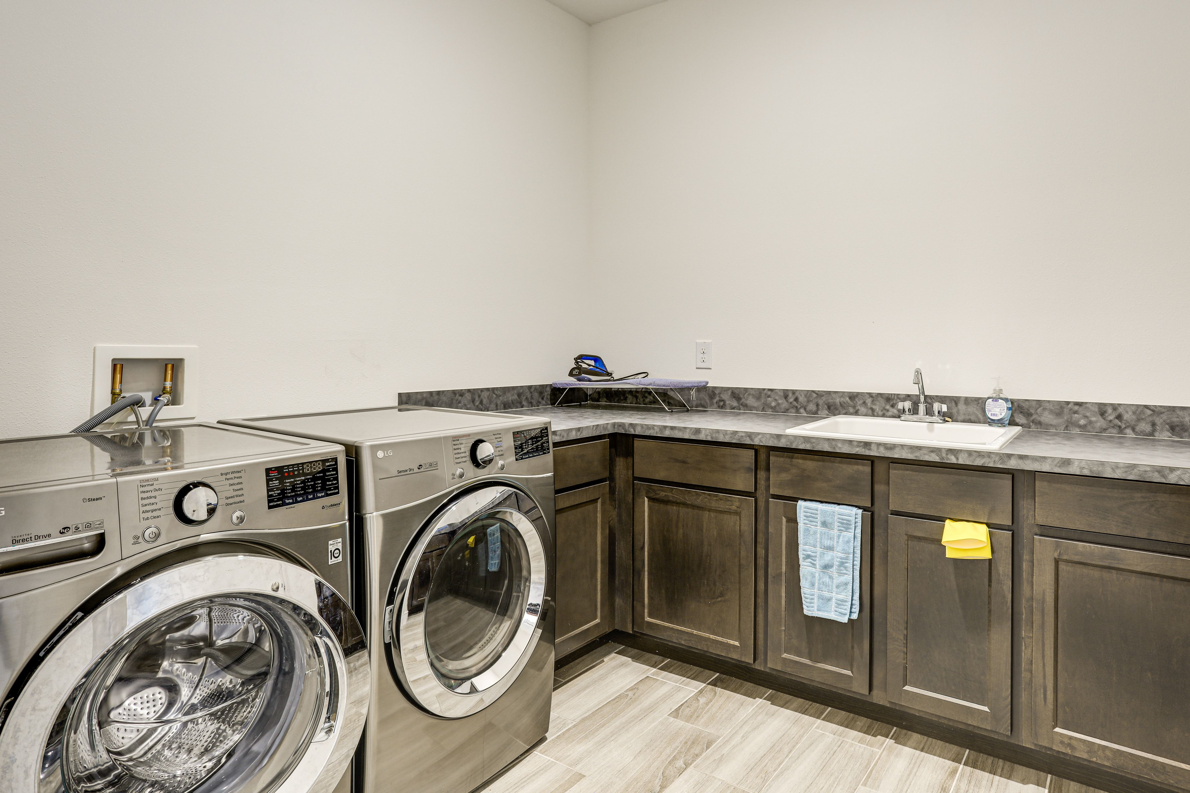 Laundry Room | Washer & Dryer