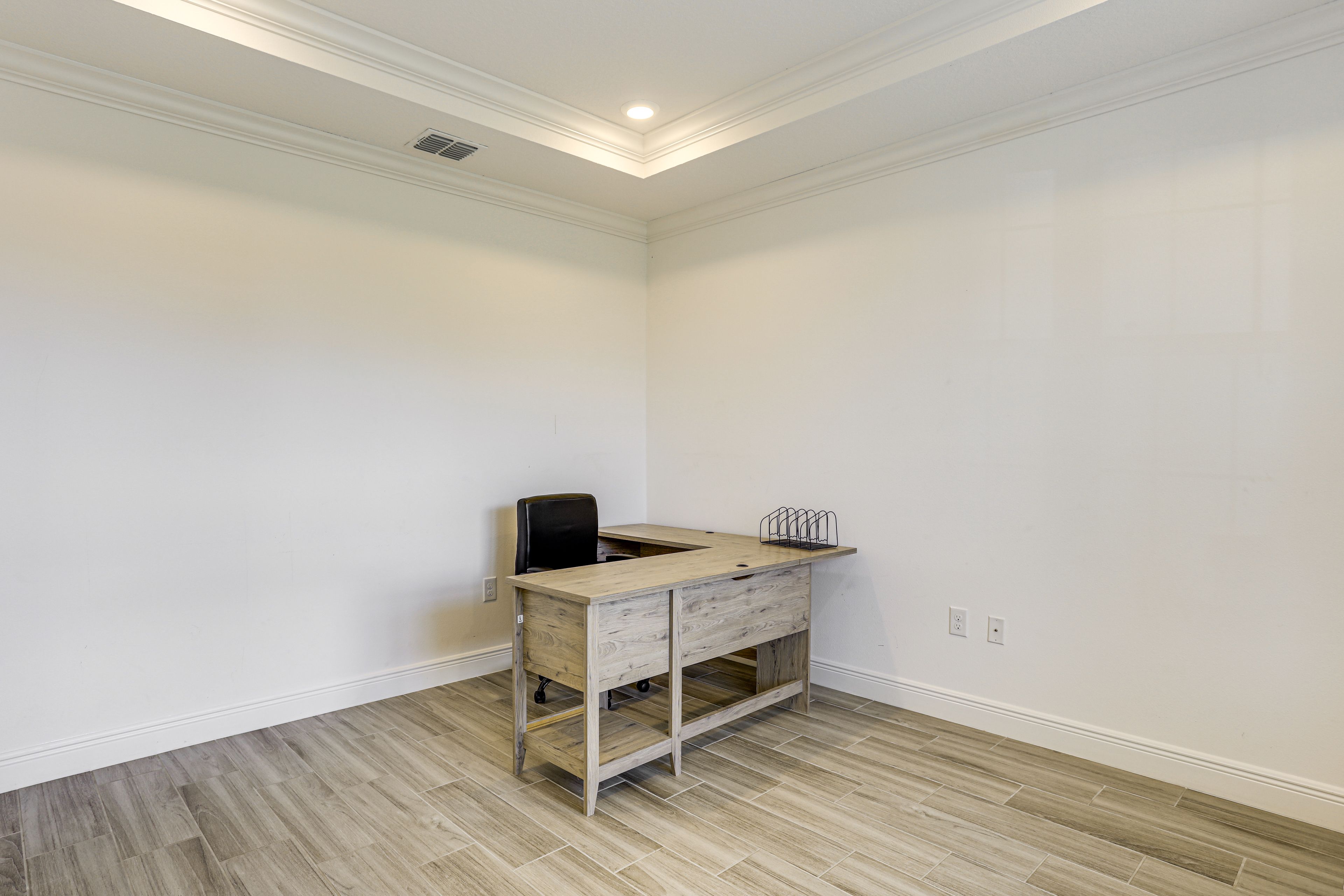 Office | Desk Workspace | Free WiFi