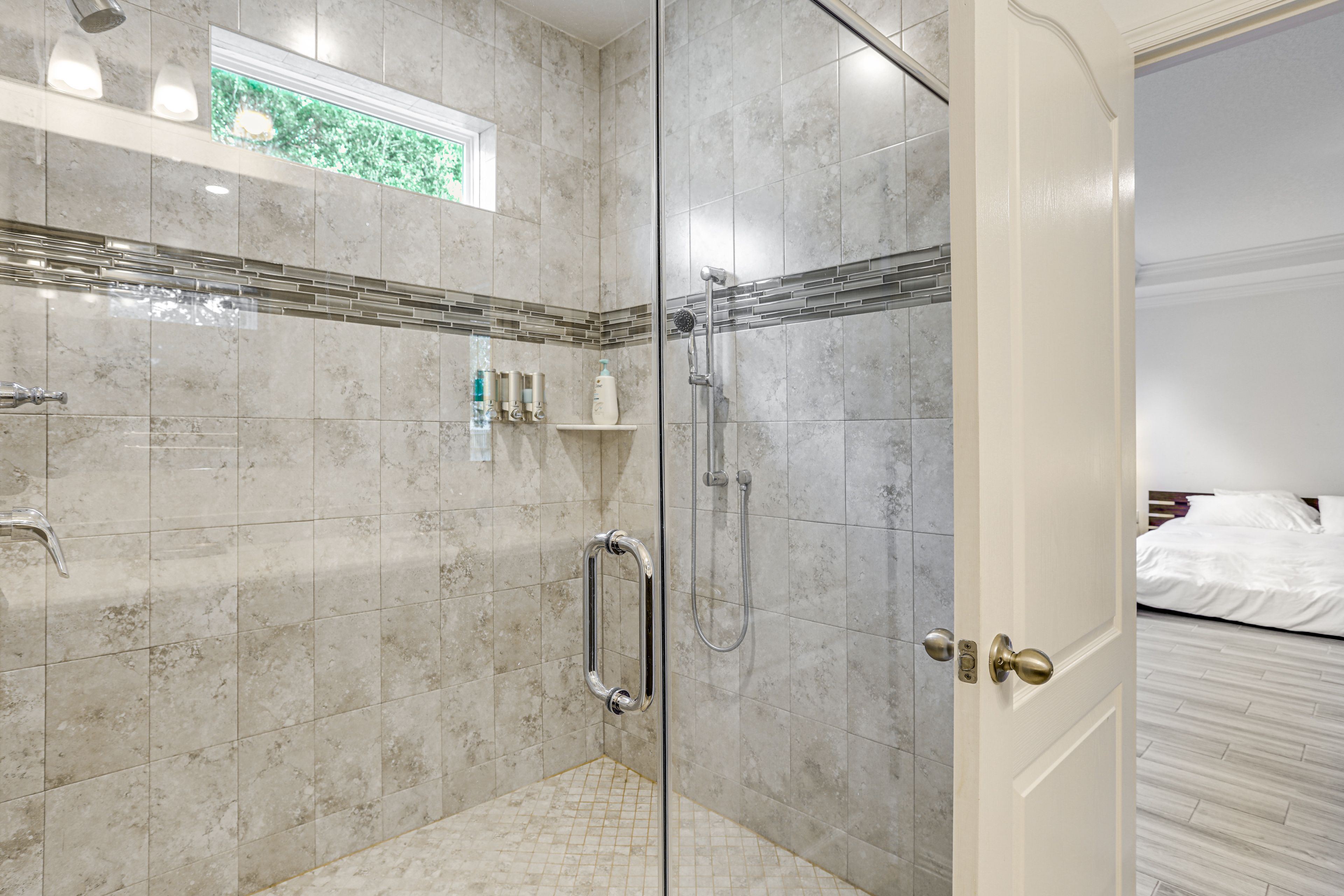 En-Suite Bathroom | Towels Provided | Complimentary Toiletries