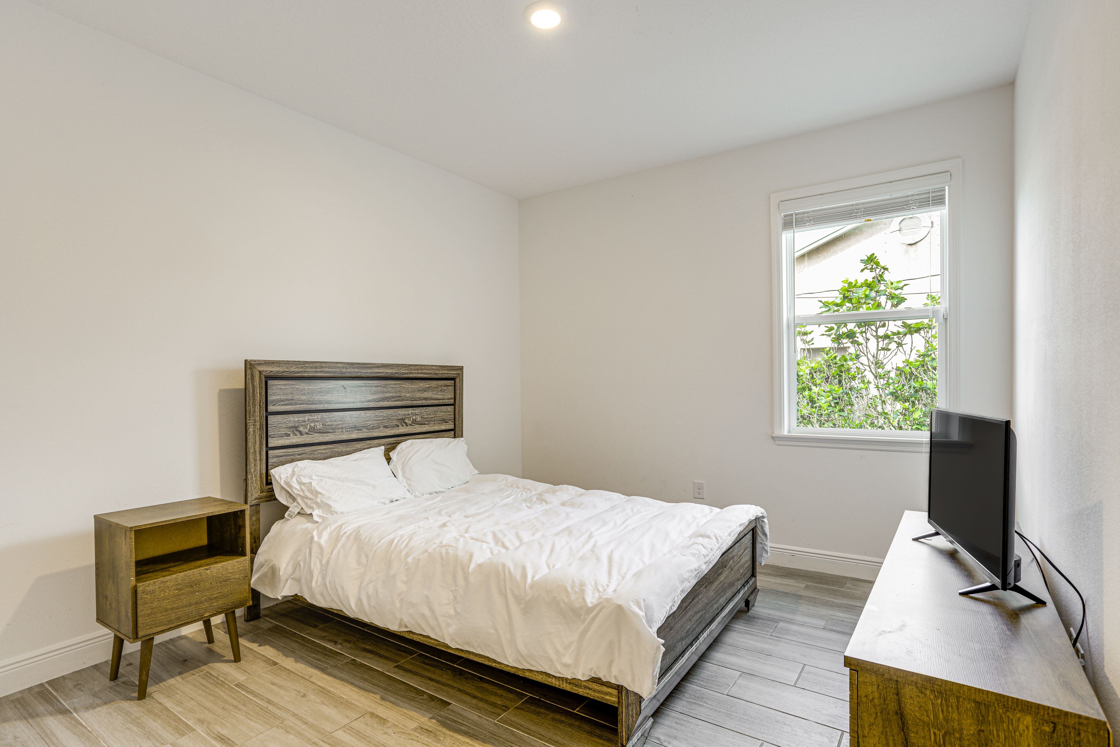 Bedroom 2 | Queen Bed | Flat-Screen TV