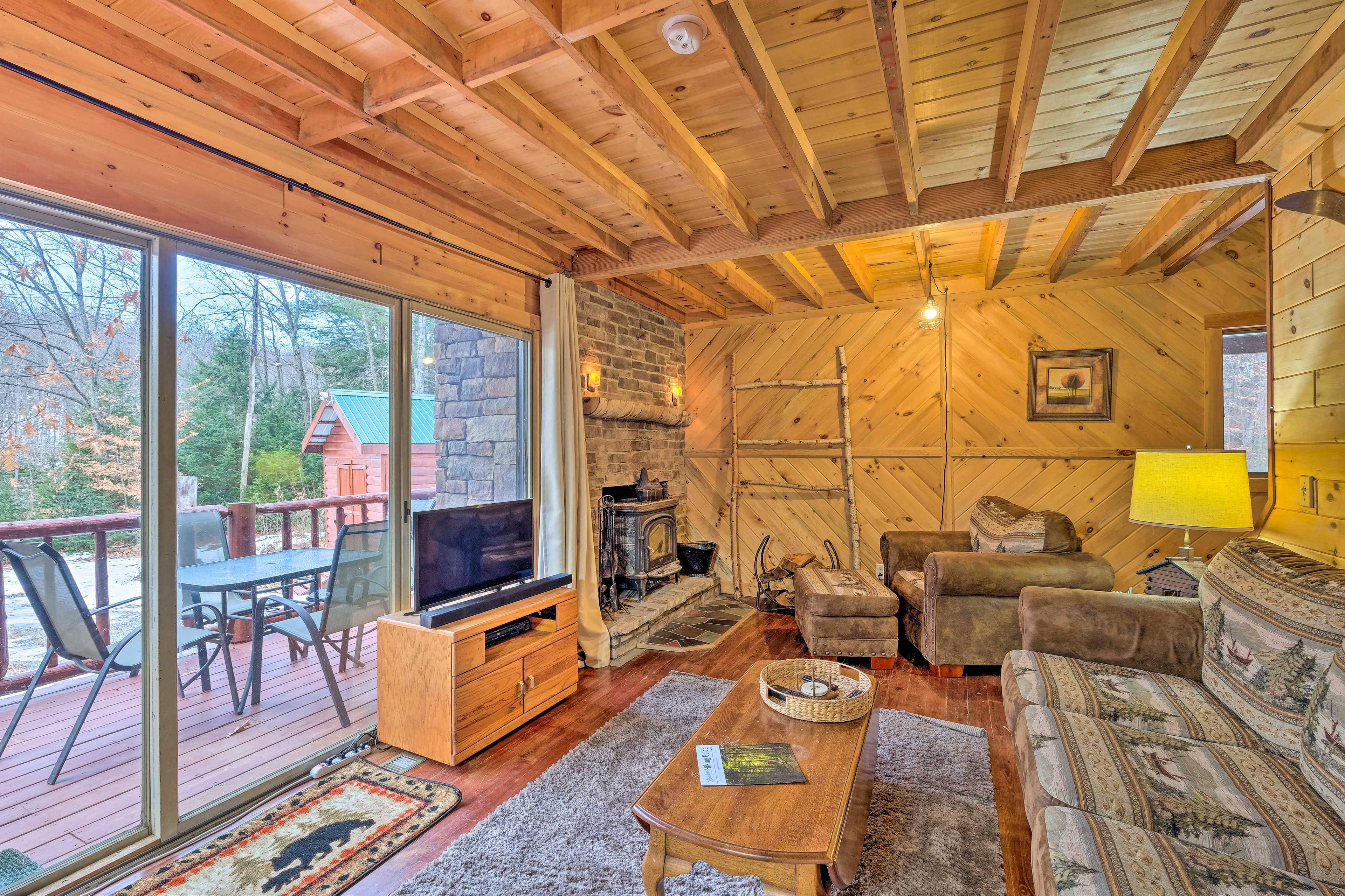 Living Room | Free WiFi | A/C | Central Heat