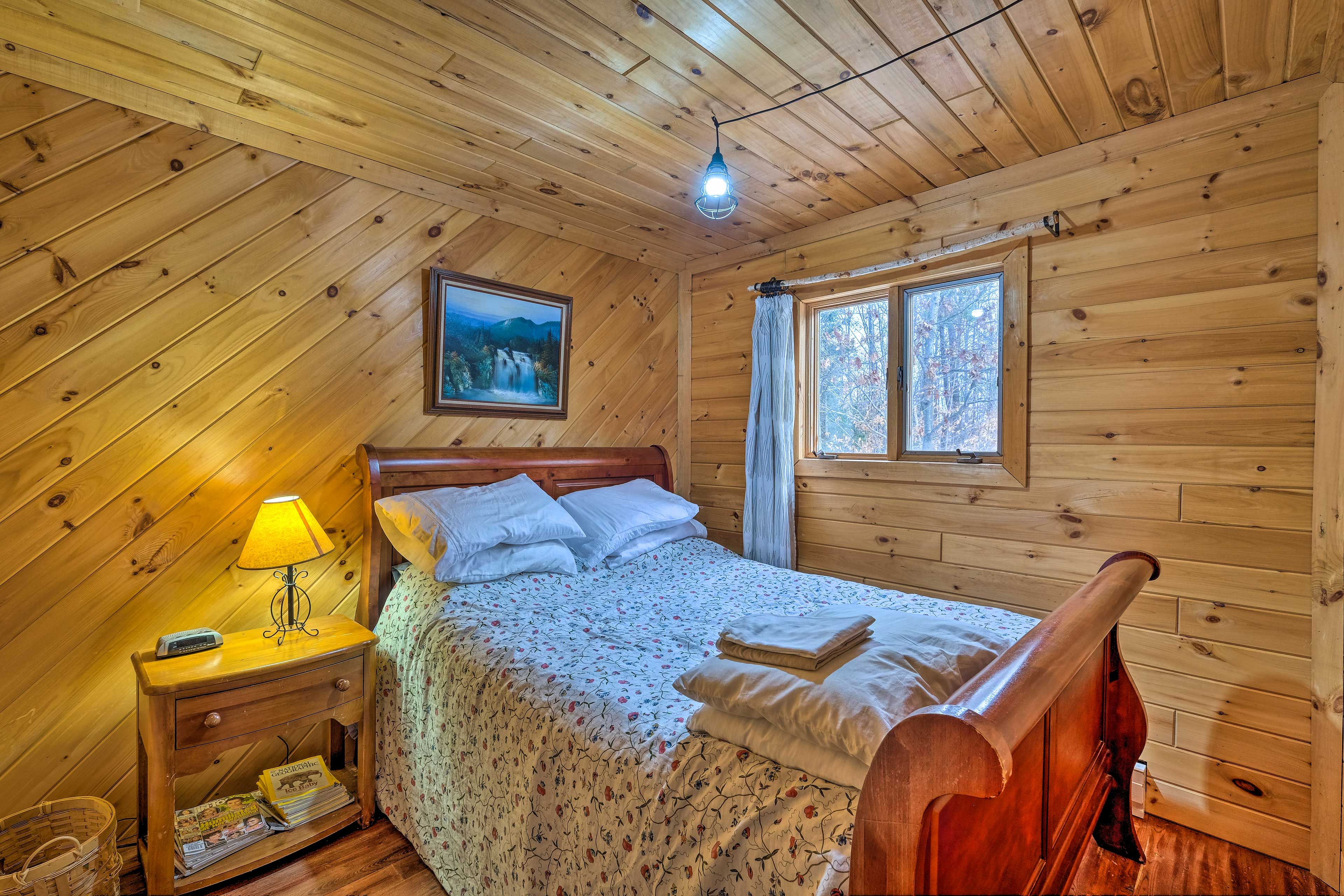 Bedroom 1 | Queen Bed | Linens Provided