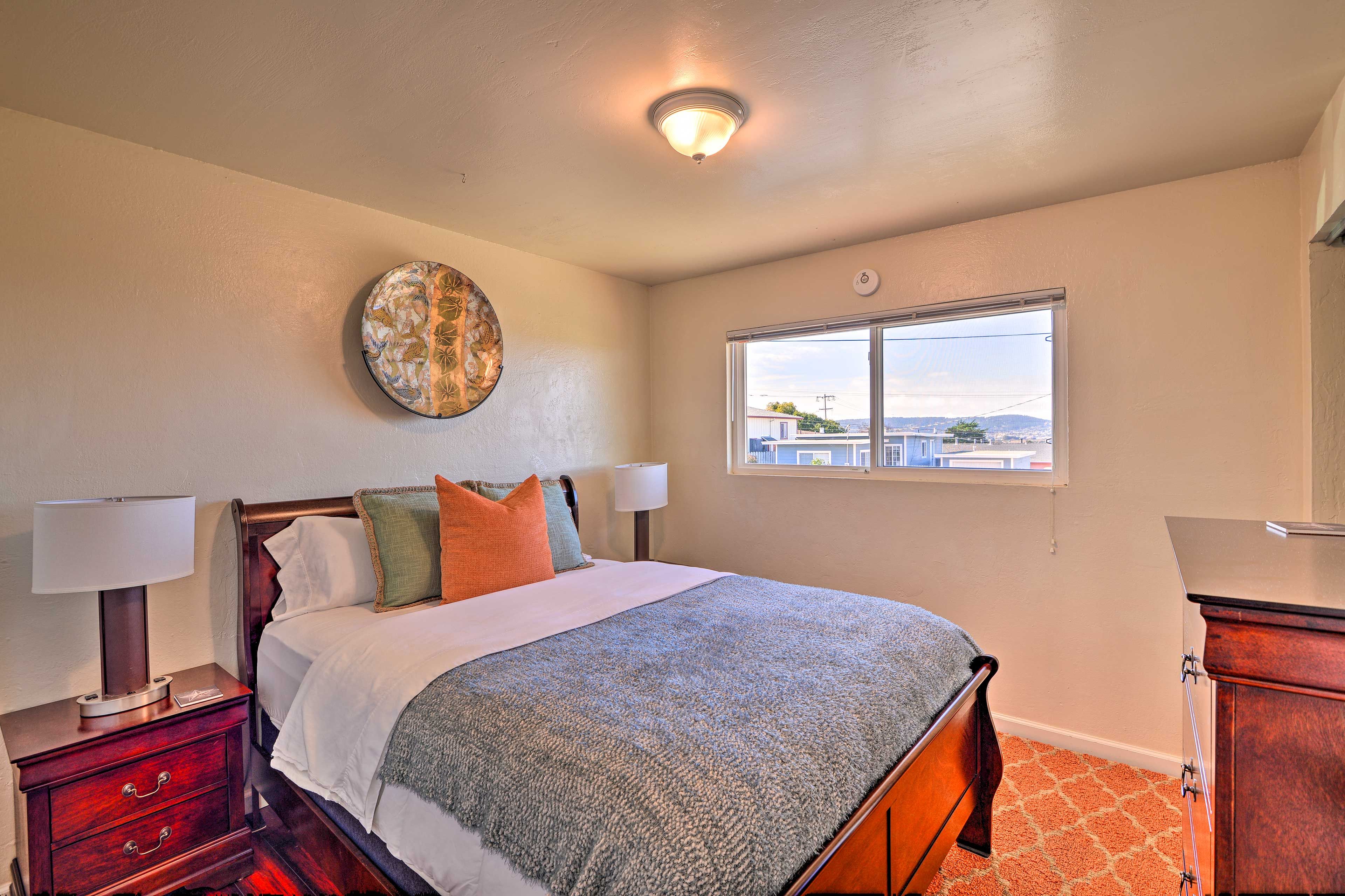 Each bedroom hosts a lovely queen bed.