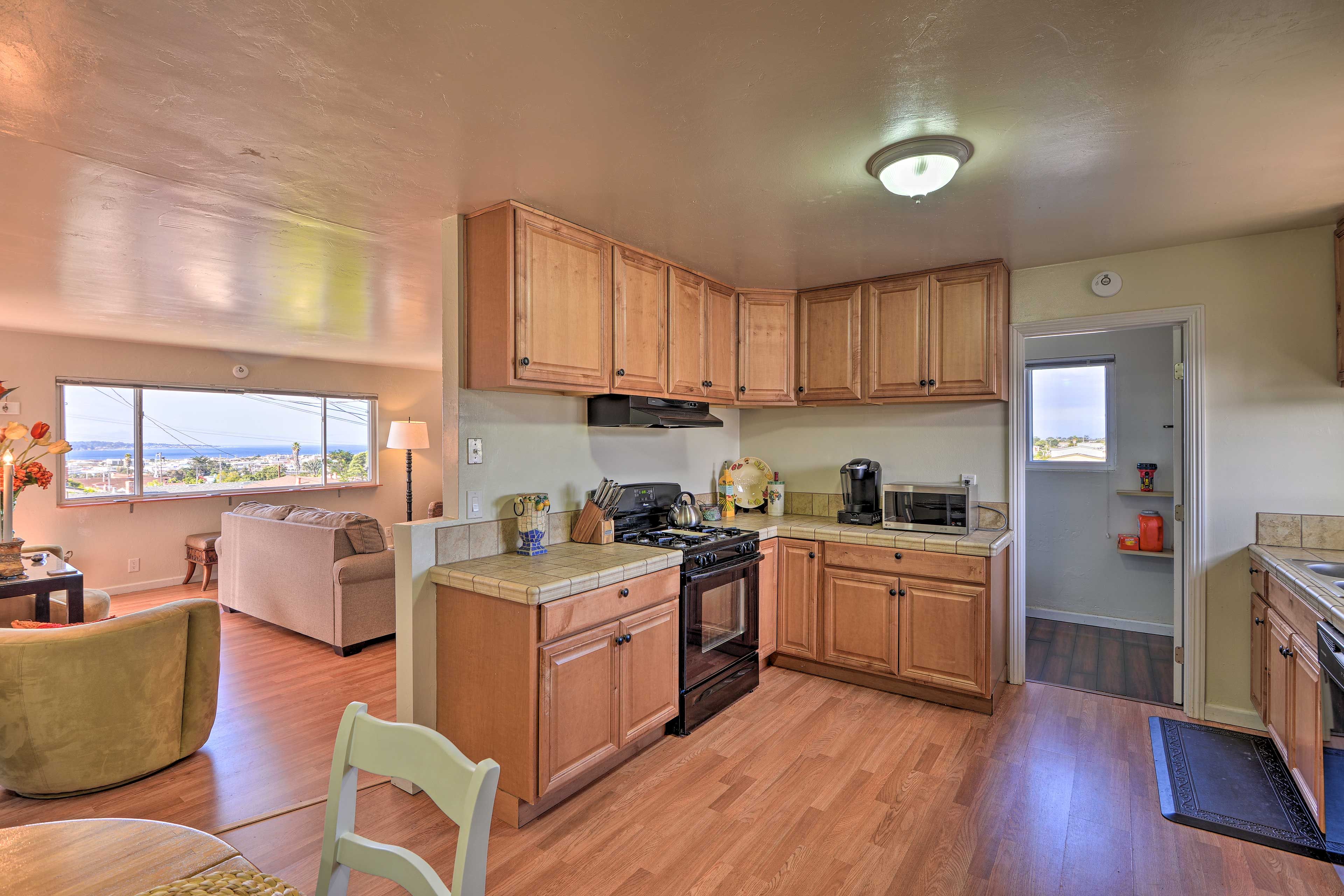 You'll find every necessary appliance in the full kitchen.
