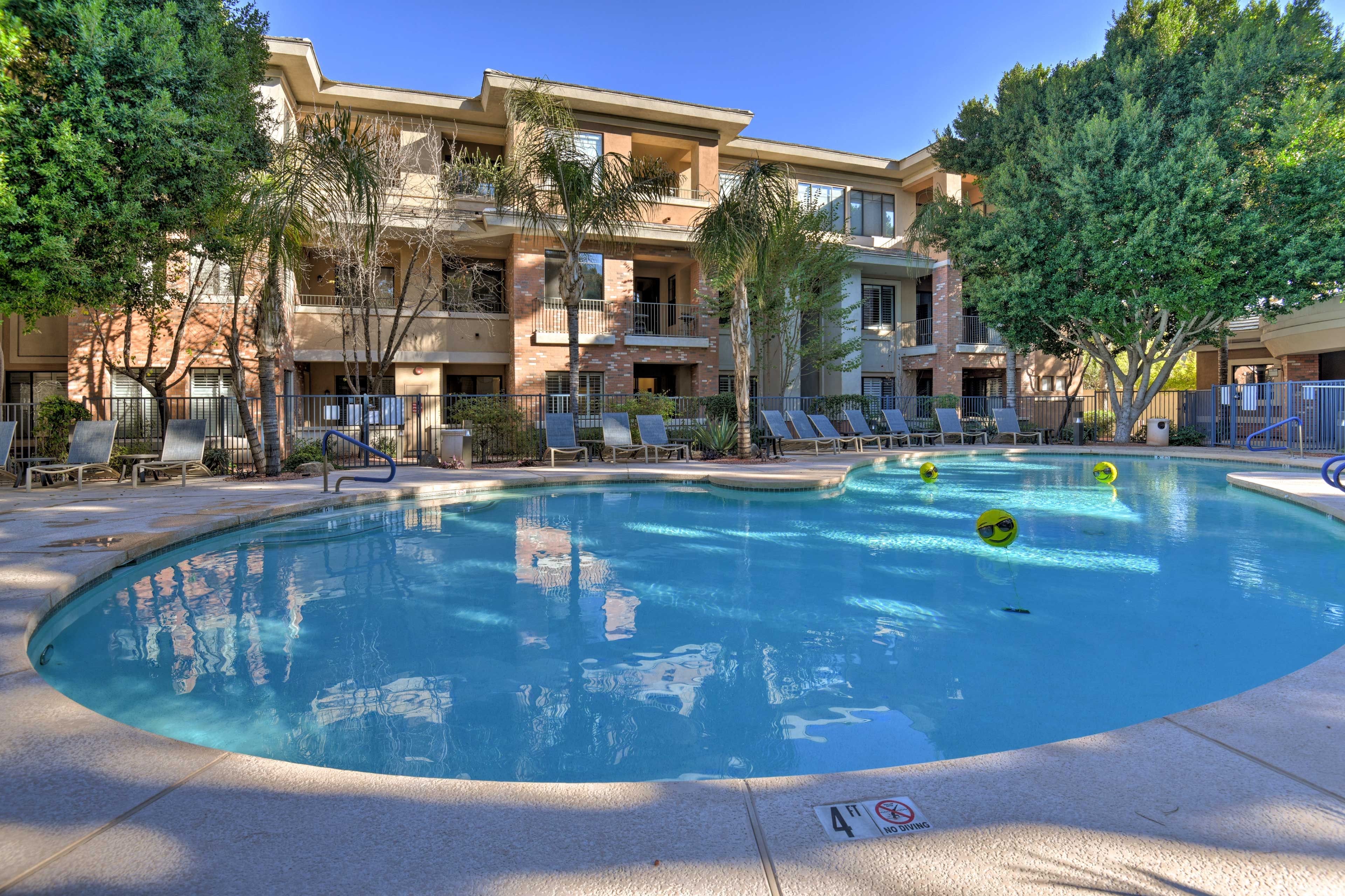 Come visit this 2-bedroom, 2-bathroom condo in Phoenix!