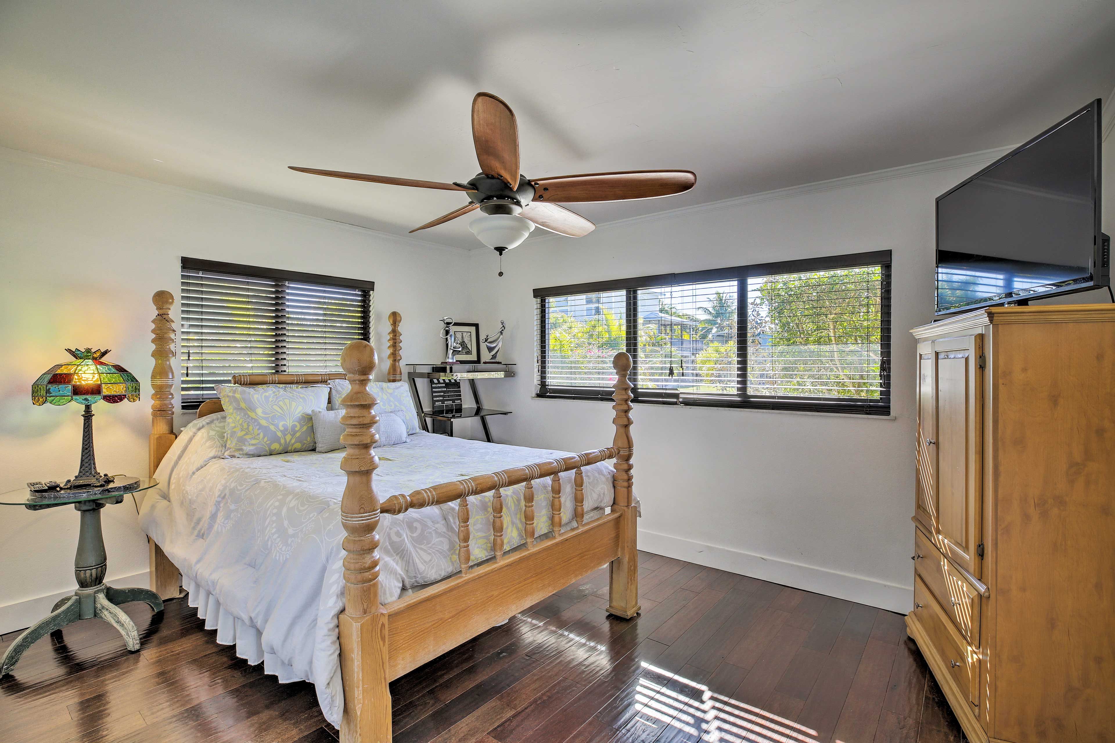 The second bedroom hosts a queen bed for 2 guests.