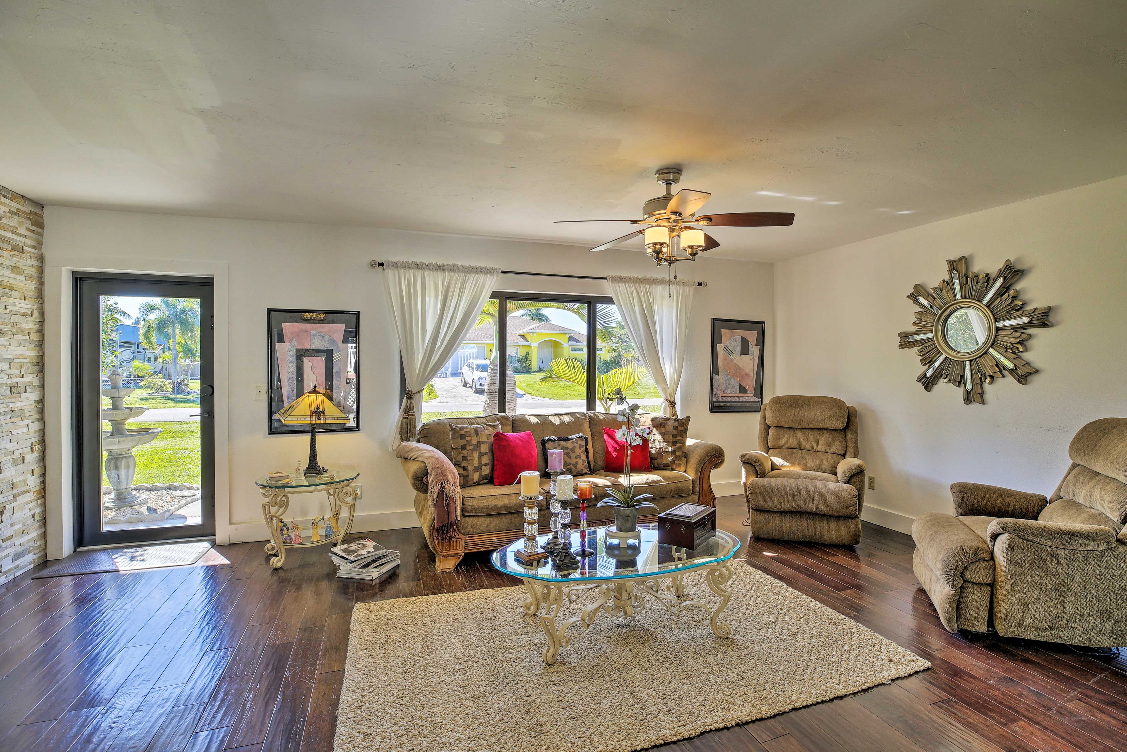 Large windows flood the room with that famous Florida sunshine.