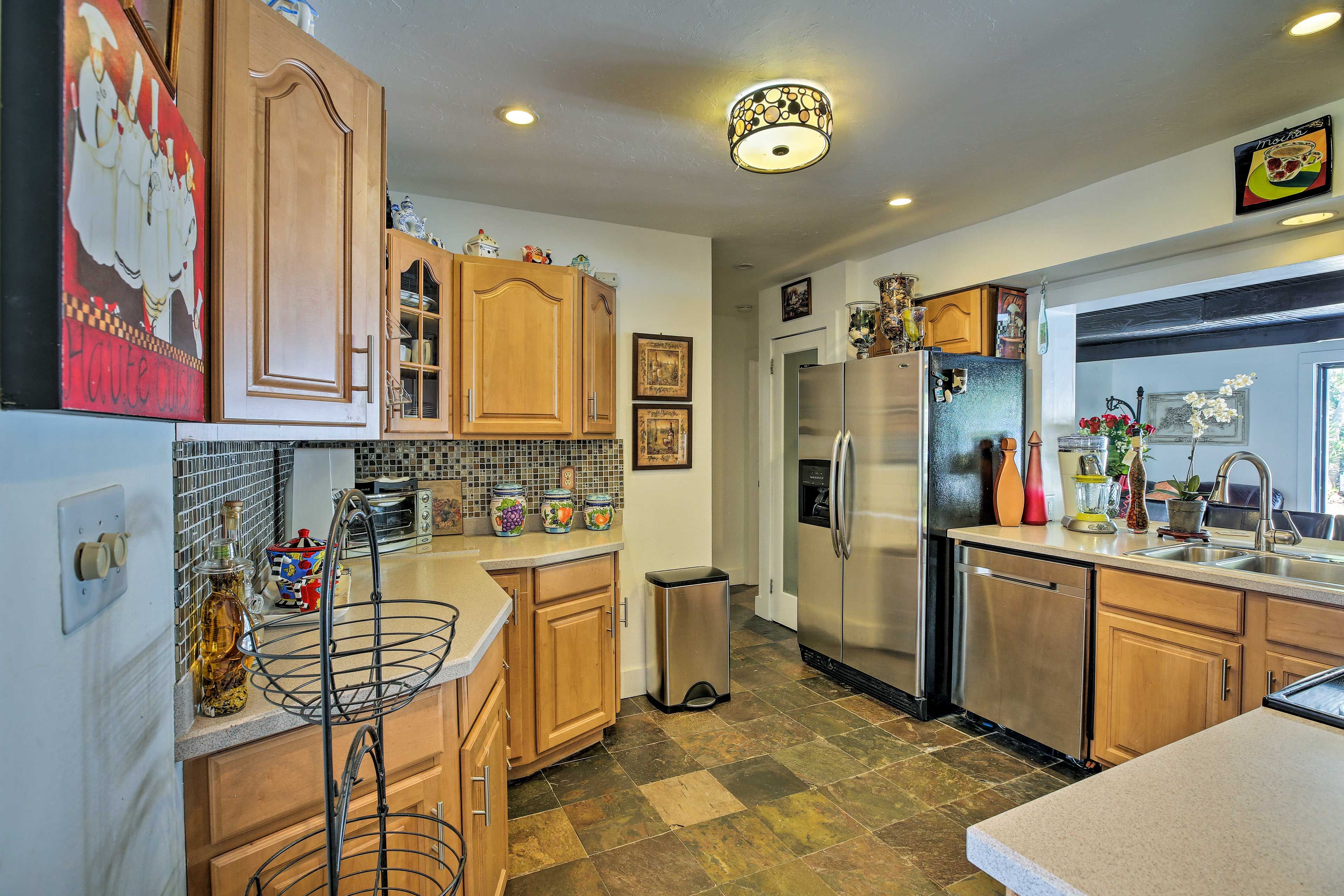 The kitchen is fully equipped with all the necessary culinary tools!