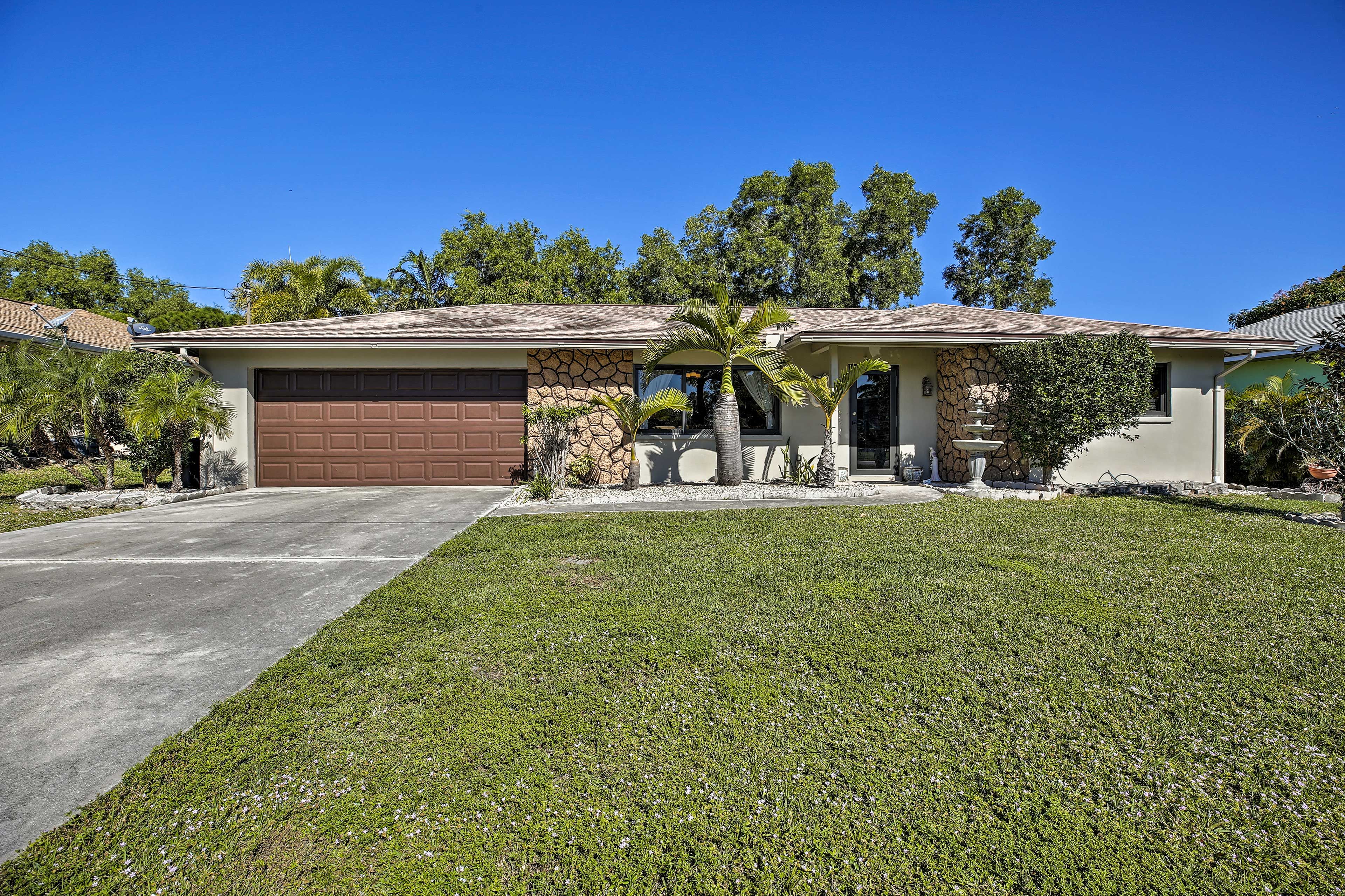 This sunny home is the perfect choice for your upcoming Bokeelia retreat!