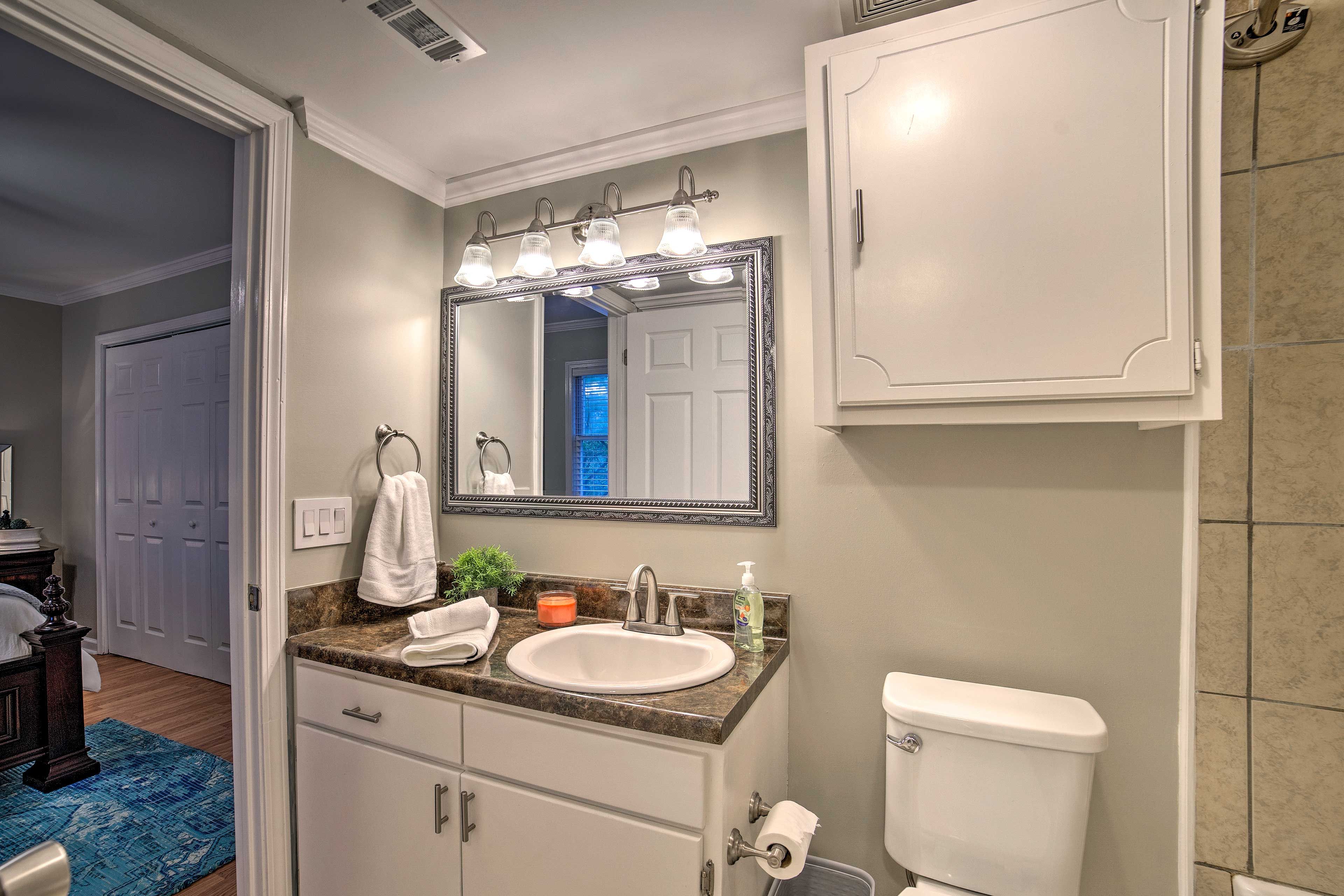 There's plenty of places to store your toiletries.