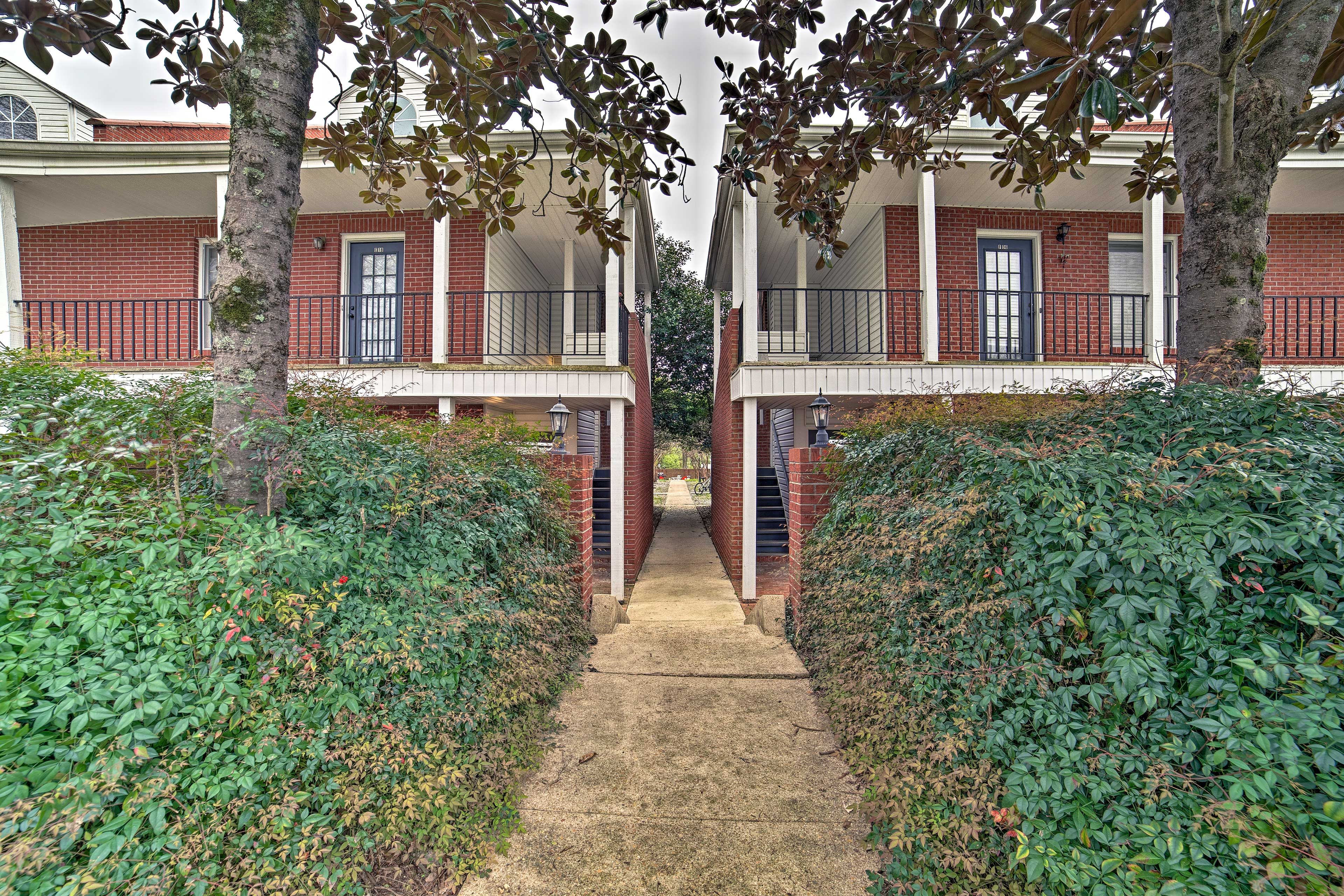 This vacation rental condo is located near Mississippi State University.