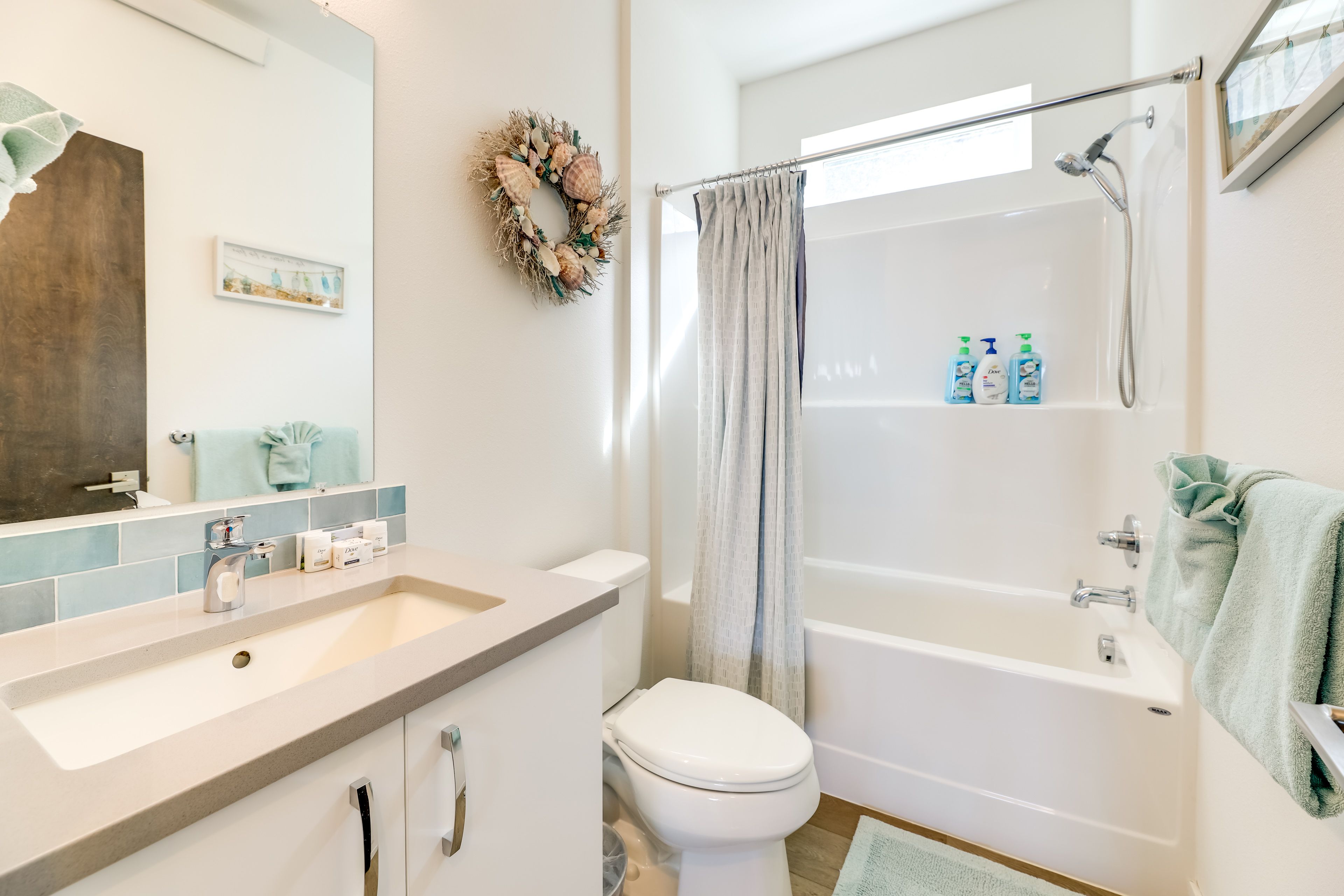 Full Bathroom | 2nd Floor