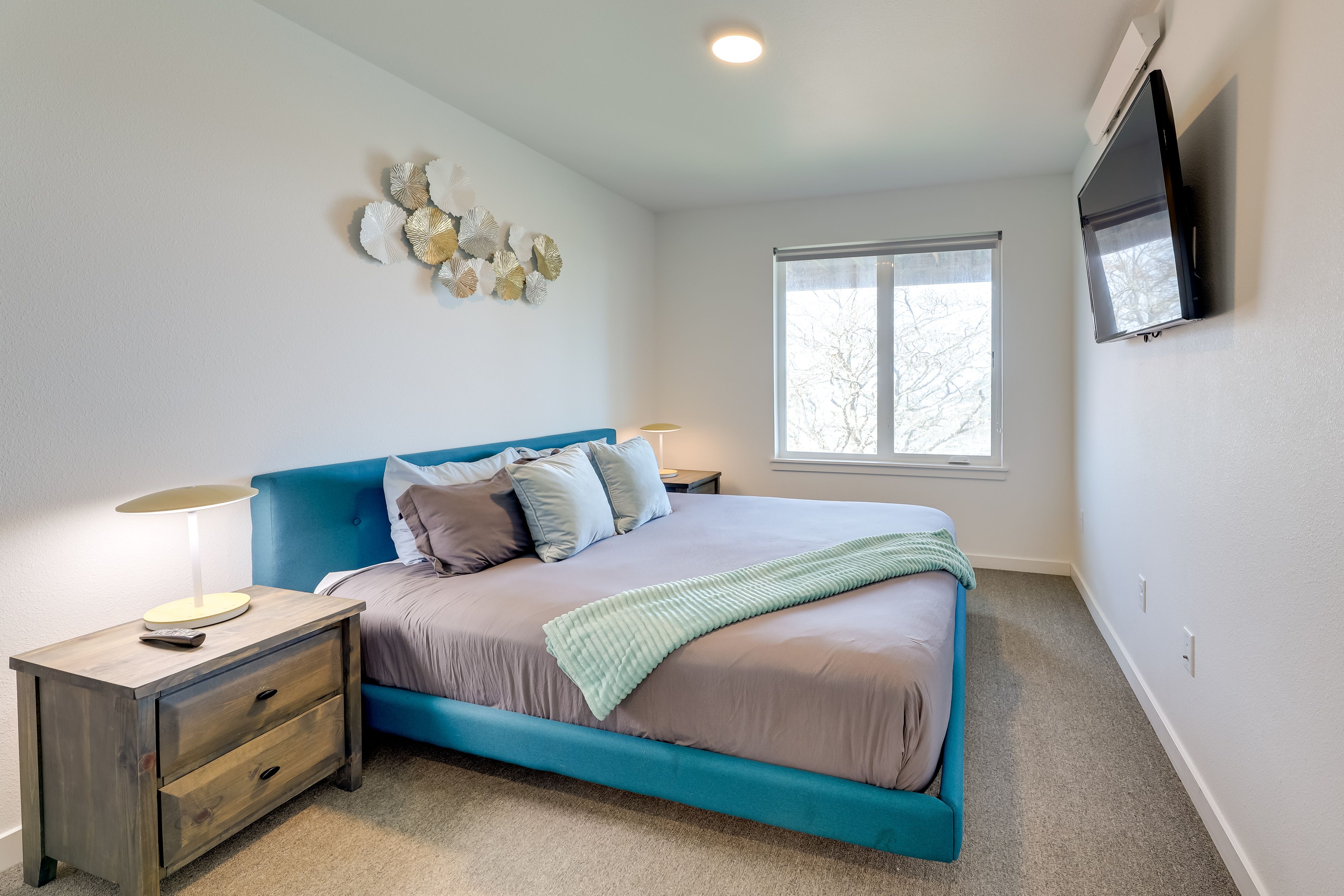 Bedroom 1 | King Bed | En-Suite Bathroom | Smart TV | 1st Floor