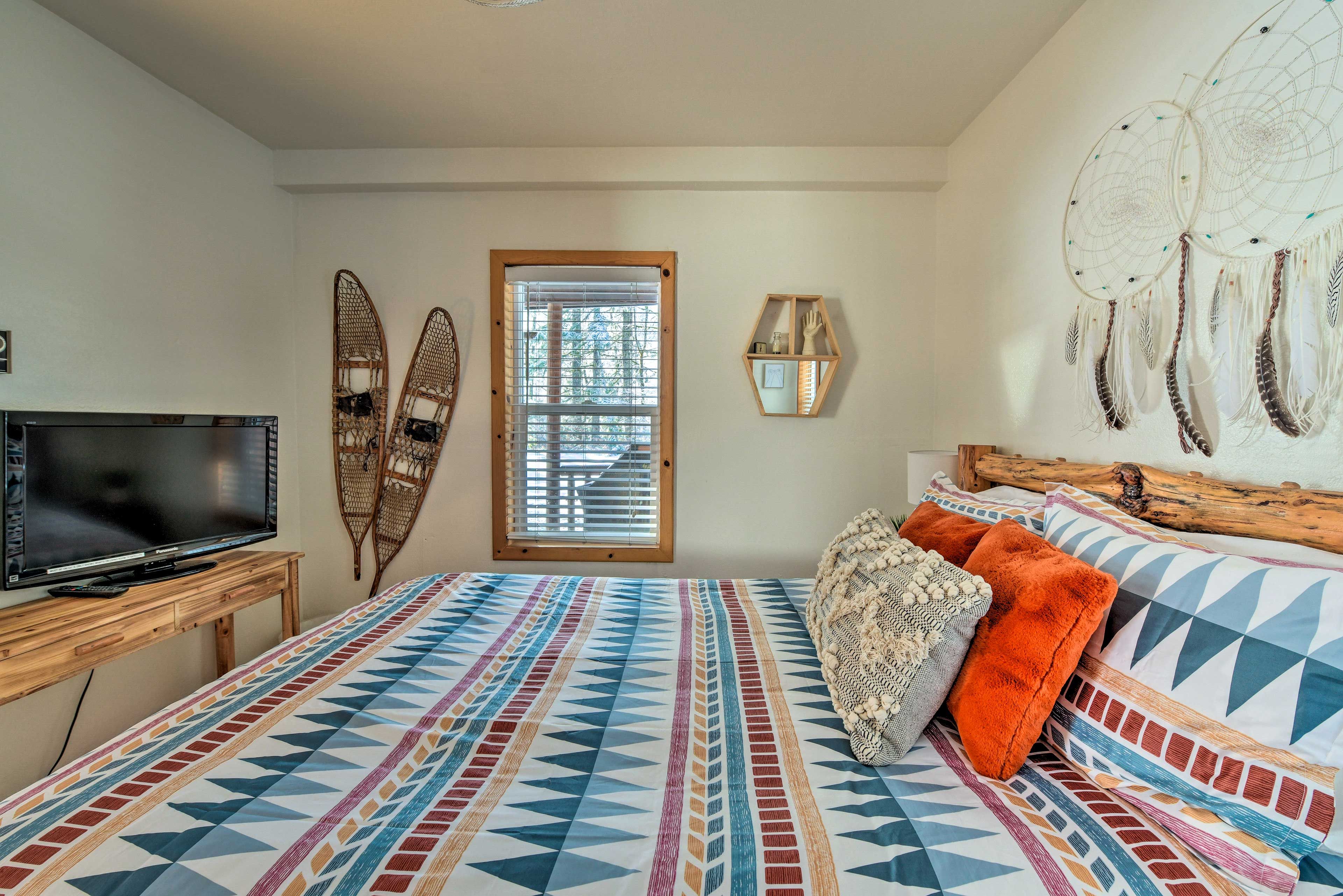 Bedroom 1 | Queen Bed | Linens Provided