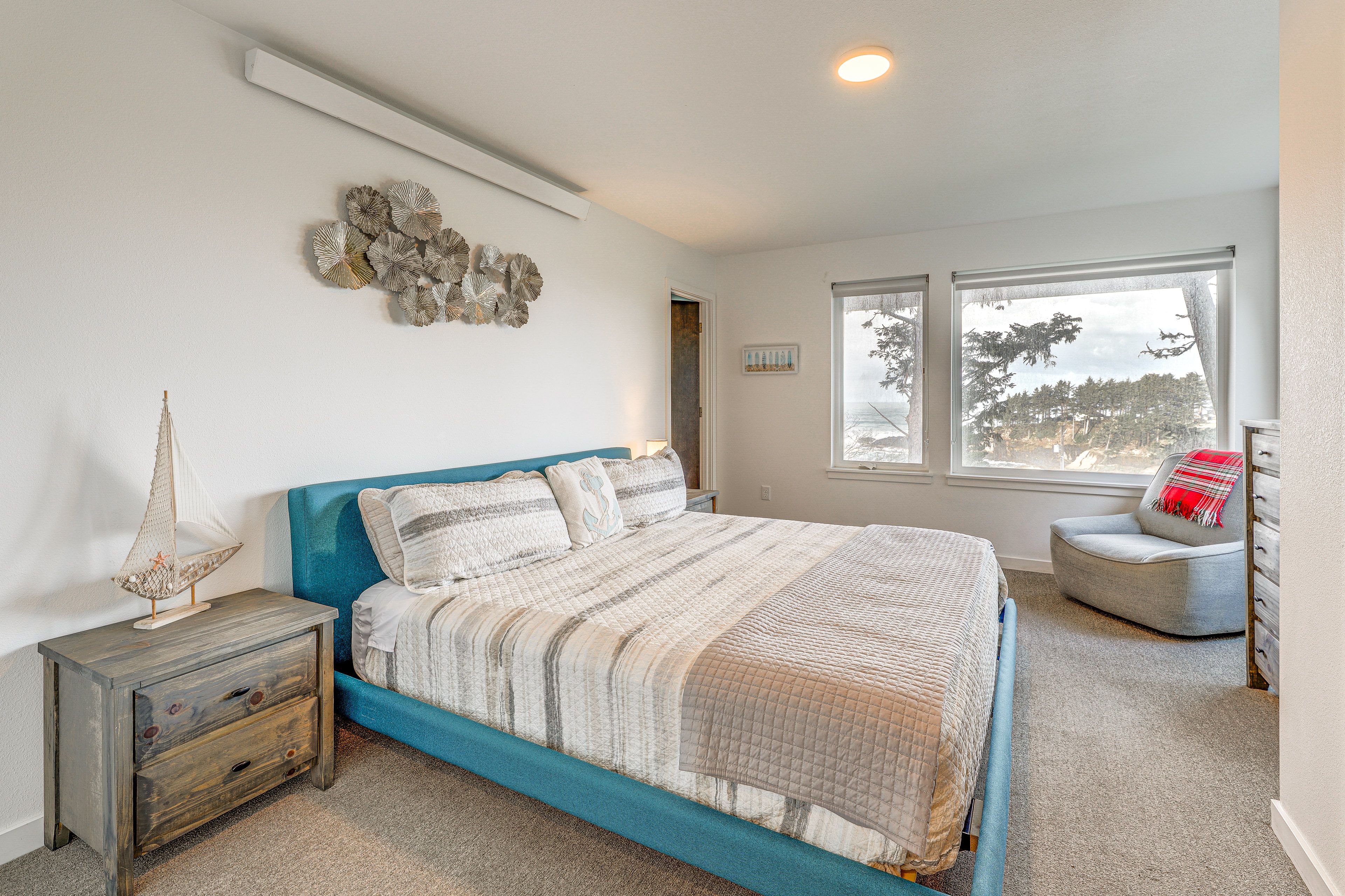 Bedroom 1 | King Bed | Smart TV | Ocean Views | 1st Floor