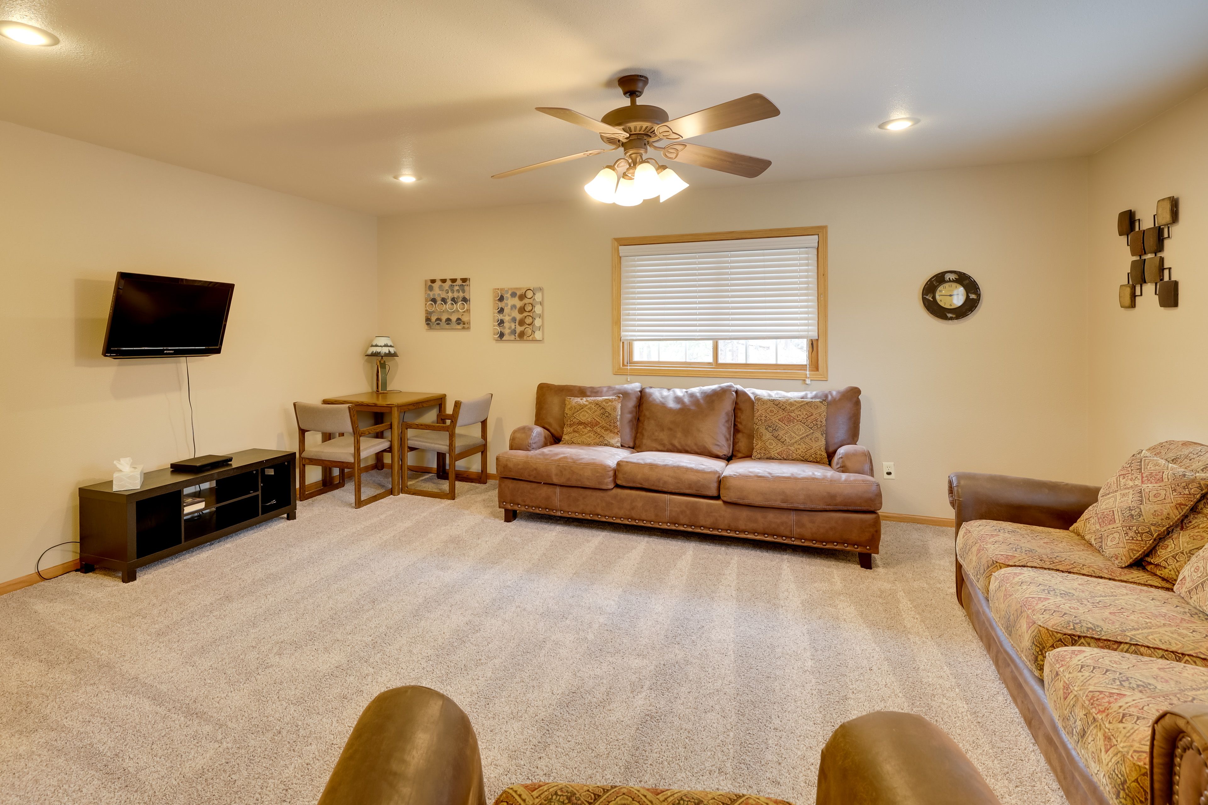 Den | 2nd Floor | Smart TV