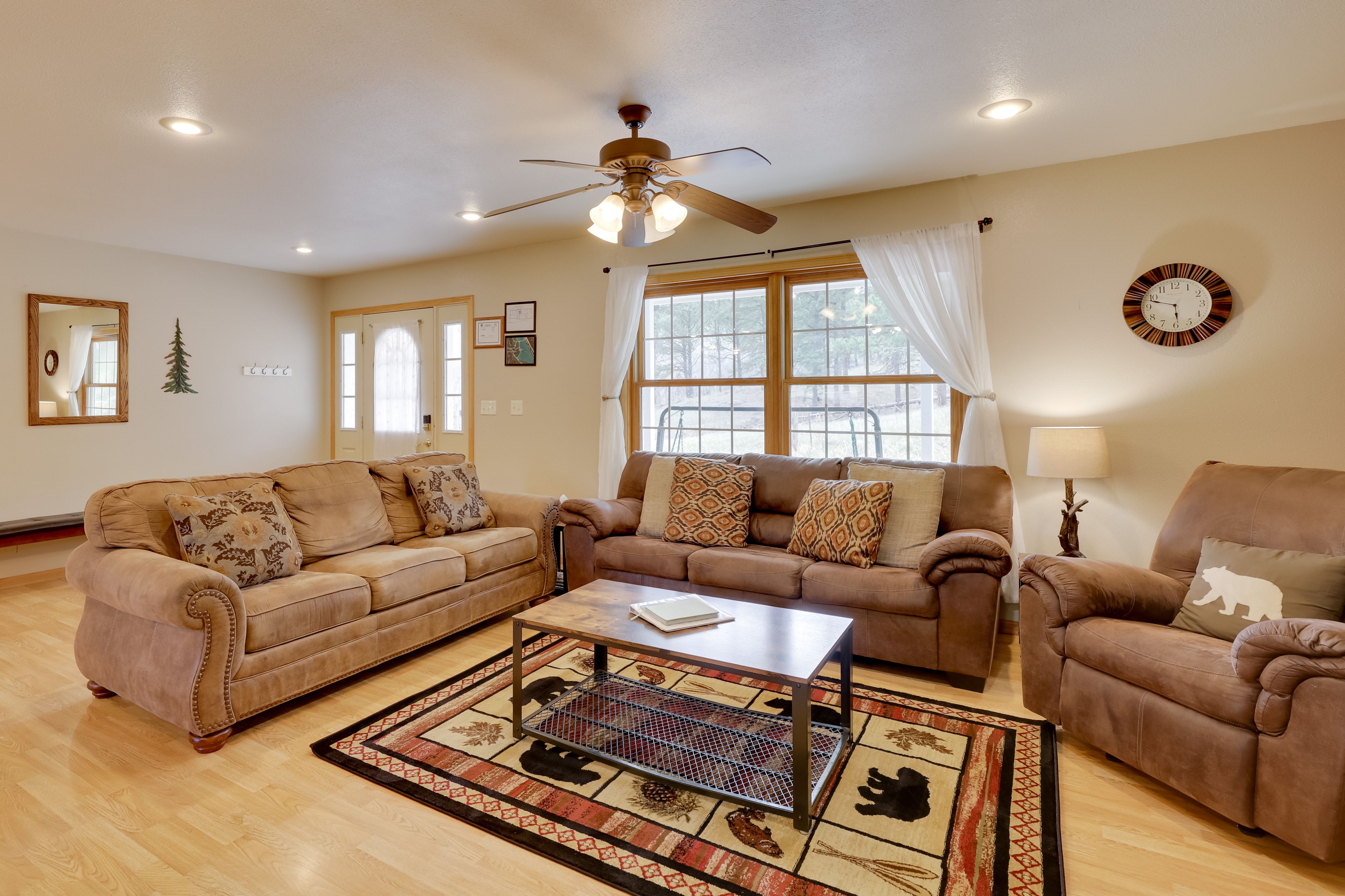 Living Room | Sleeper Sofa | Smart TV | Free WiFi