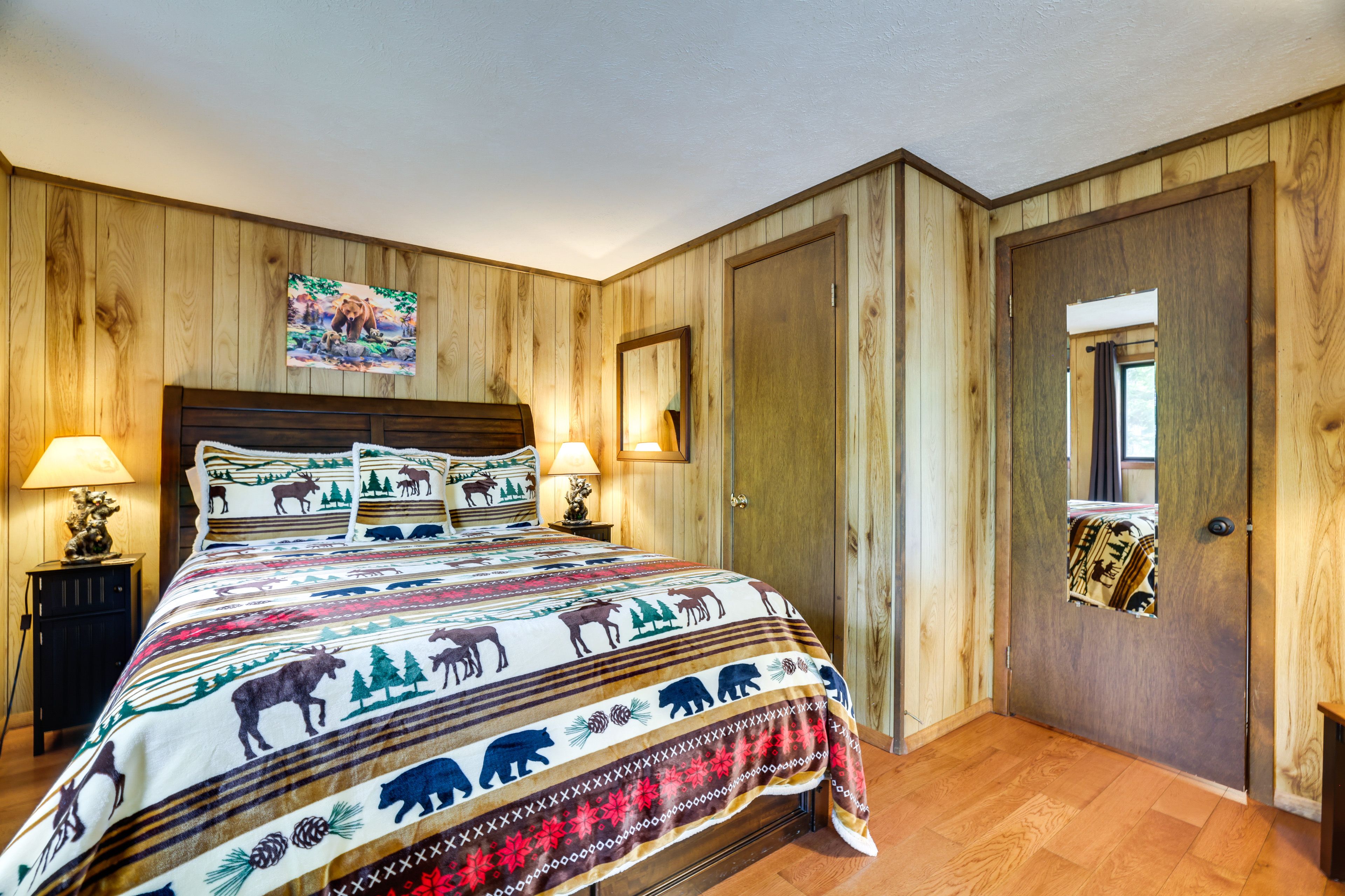 Bedroom 3 | Queen Bed