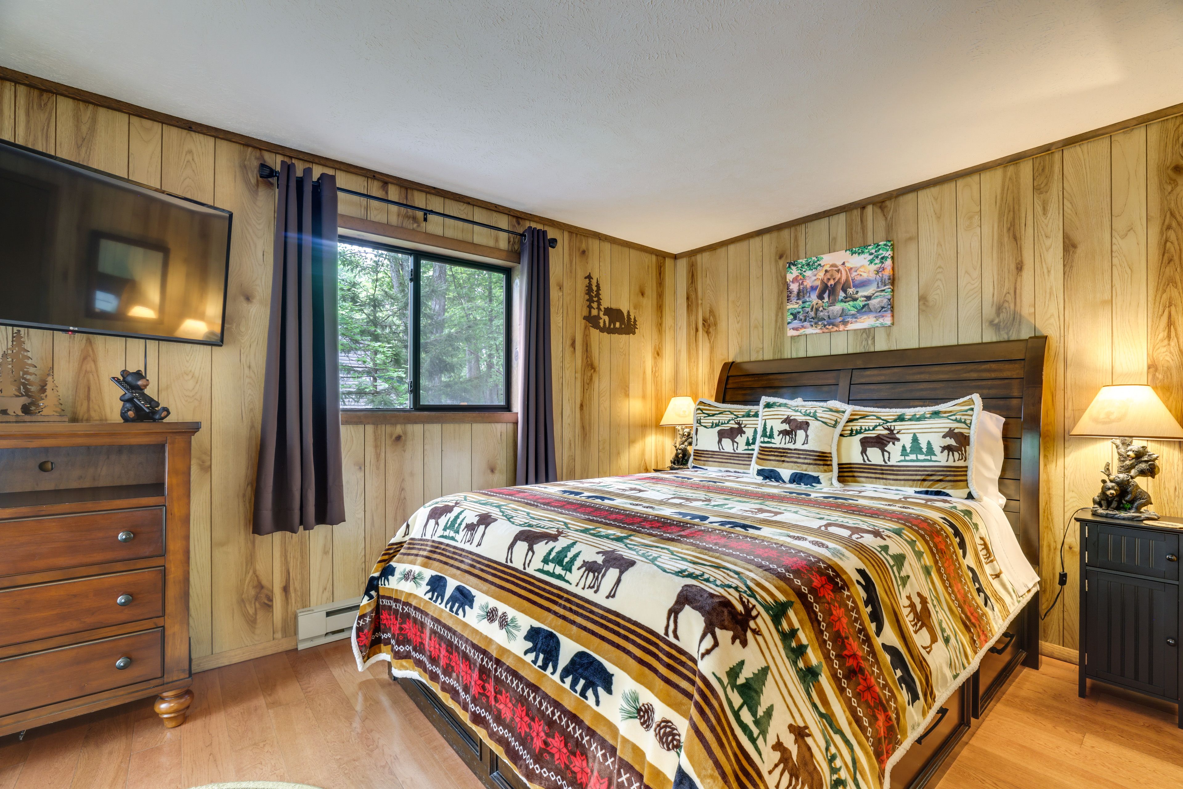 Bedroom 3 | Queen Bed