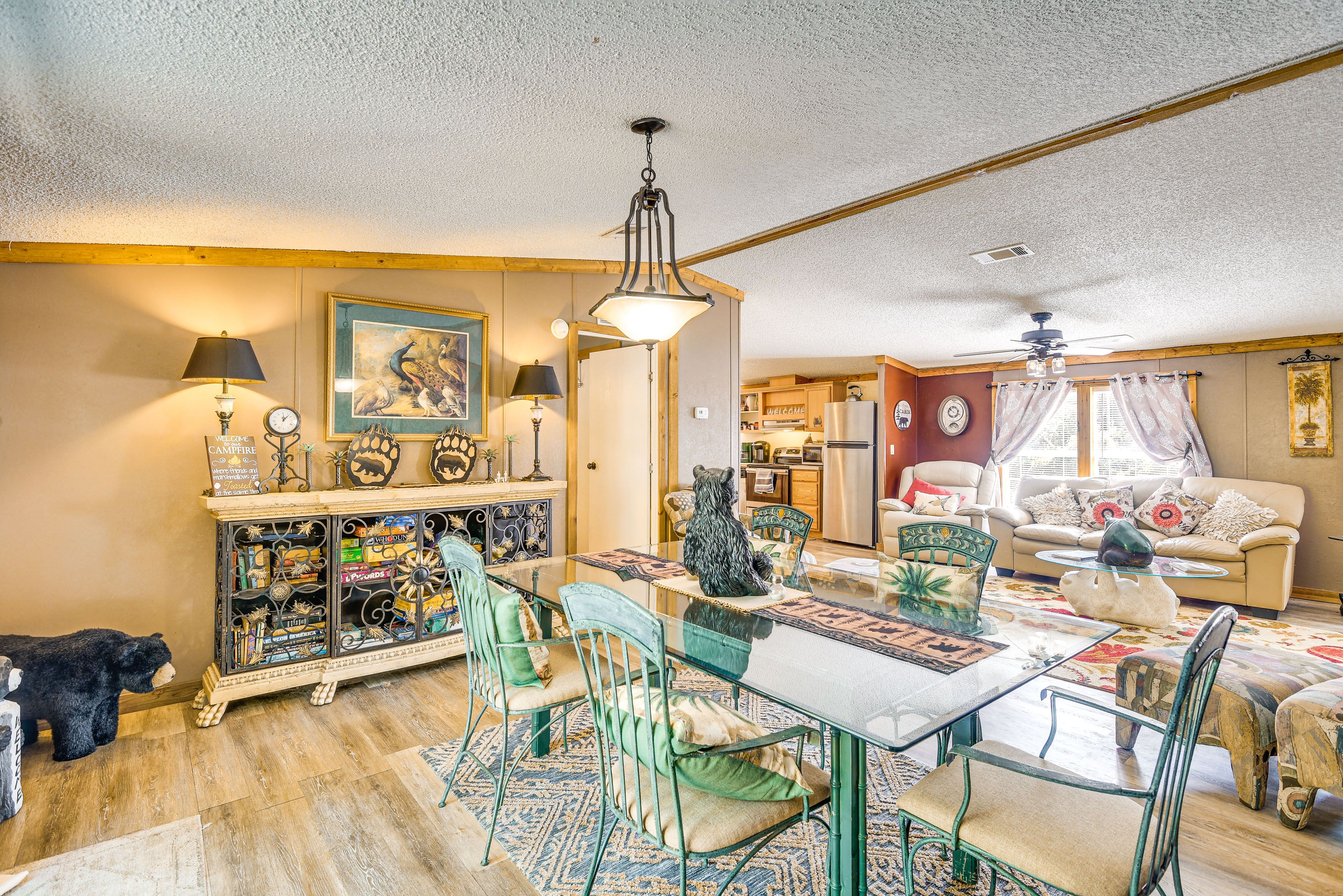 Silver Springs Vacation Rental | 4BR | 2BA | 1,800 Sq Ft | 5 Stairs to Access