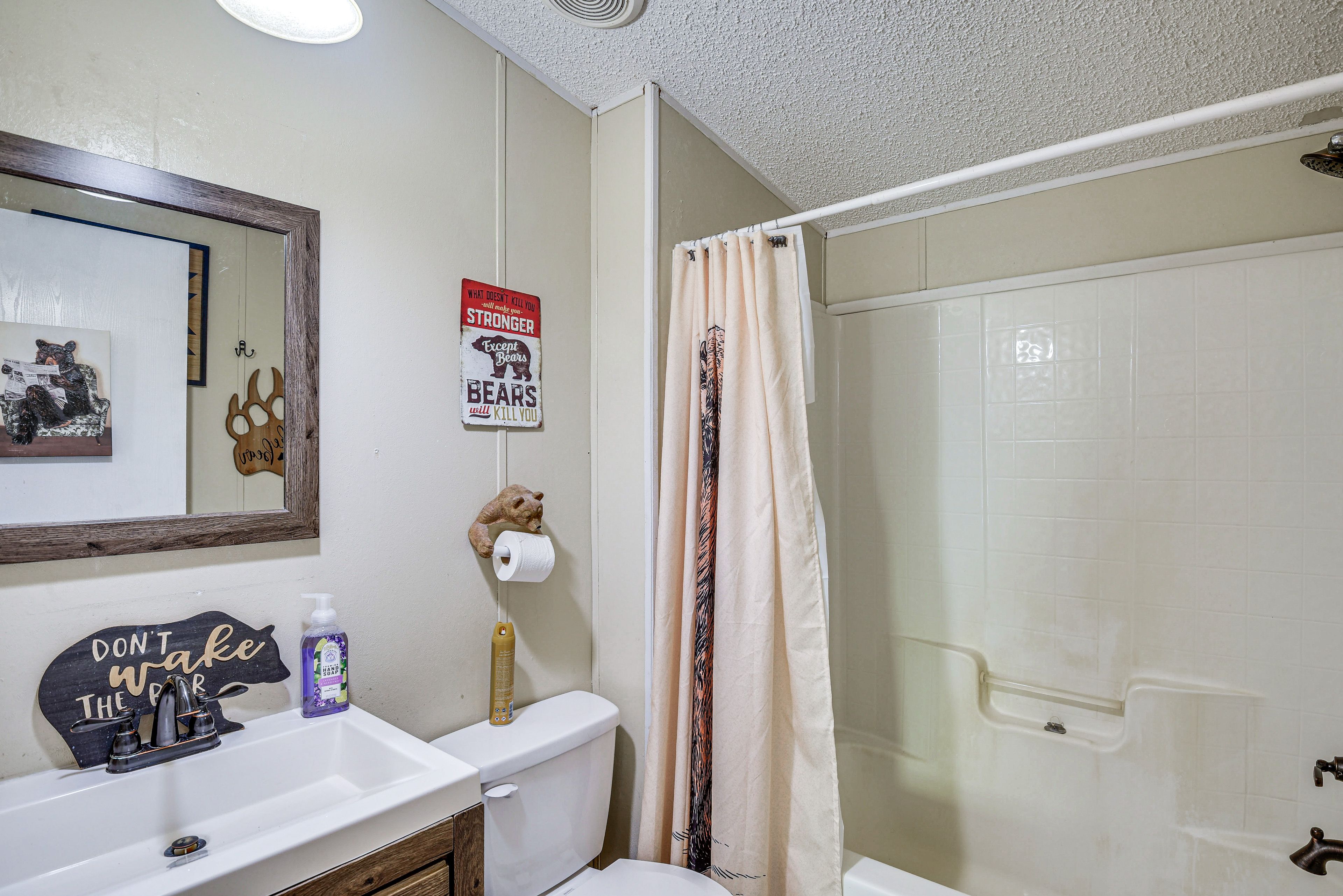 Full Bathroom | Towels & Linens Provided