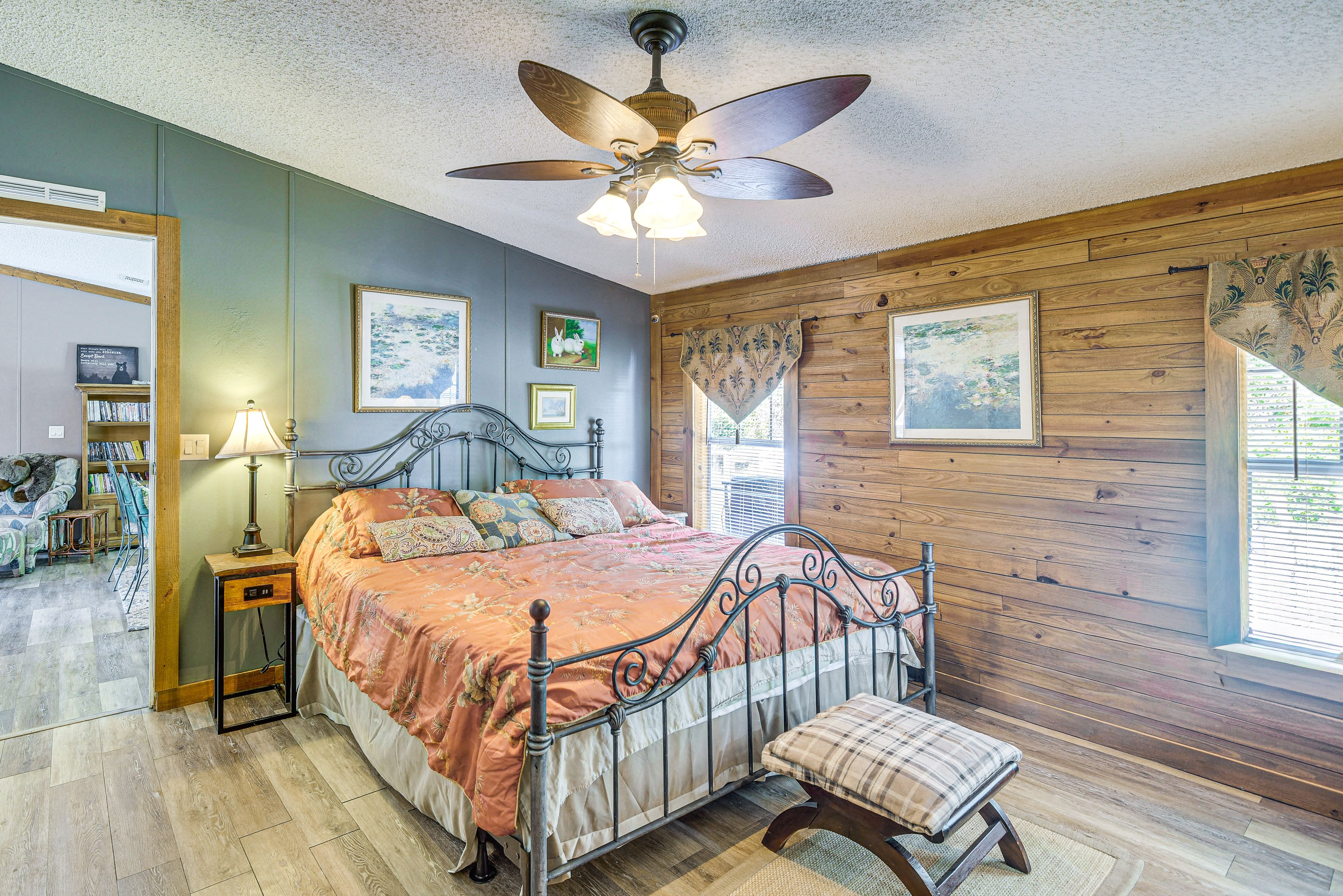 Bedroom 1 | King Bed