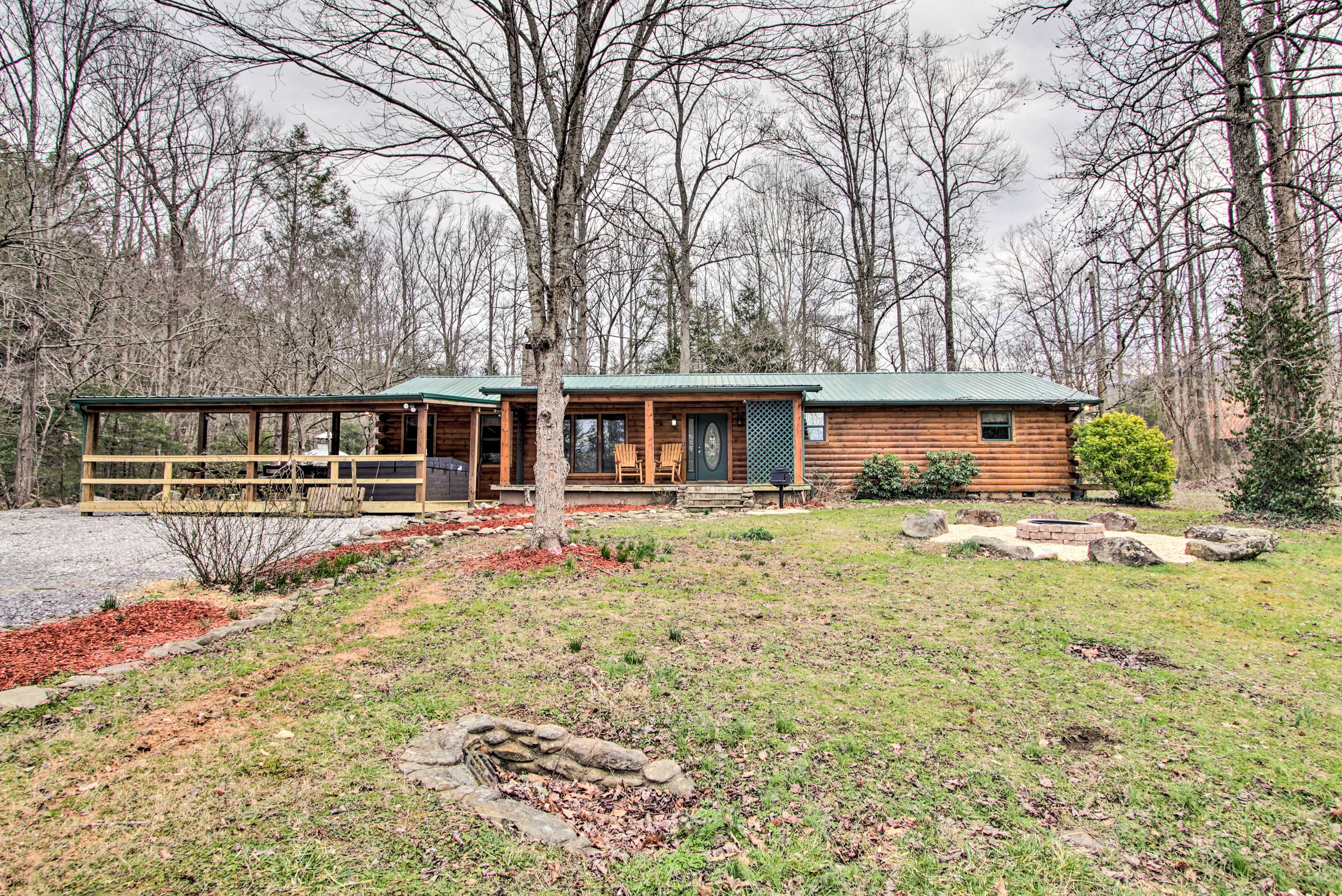 Exterior | Driveway Parking (4 Vehicles) | Fire Pit