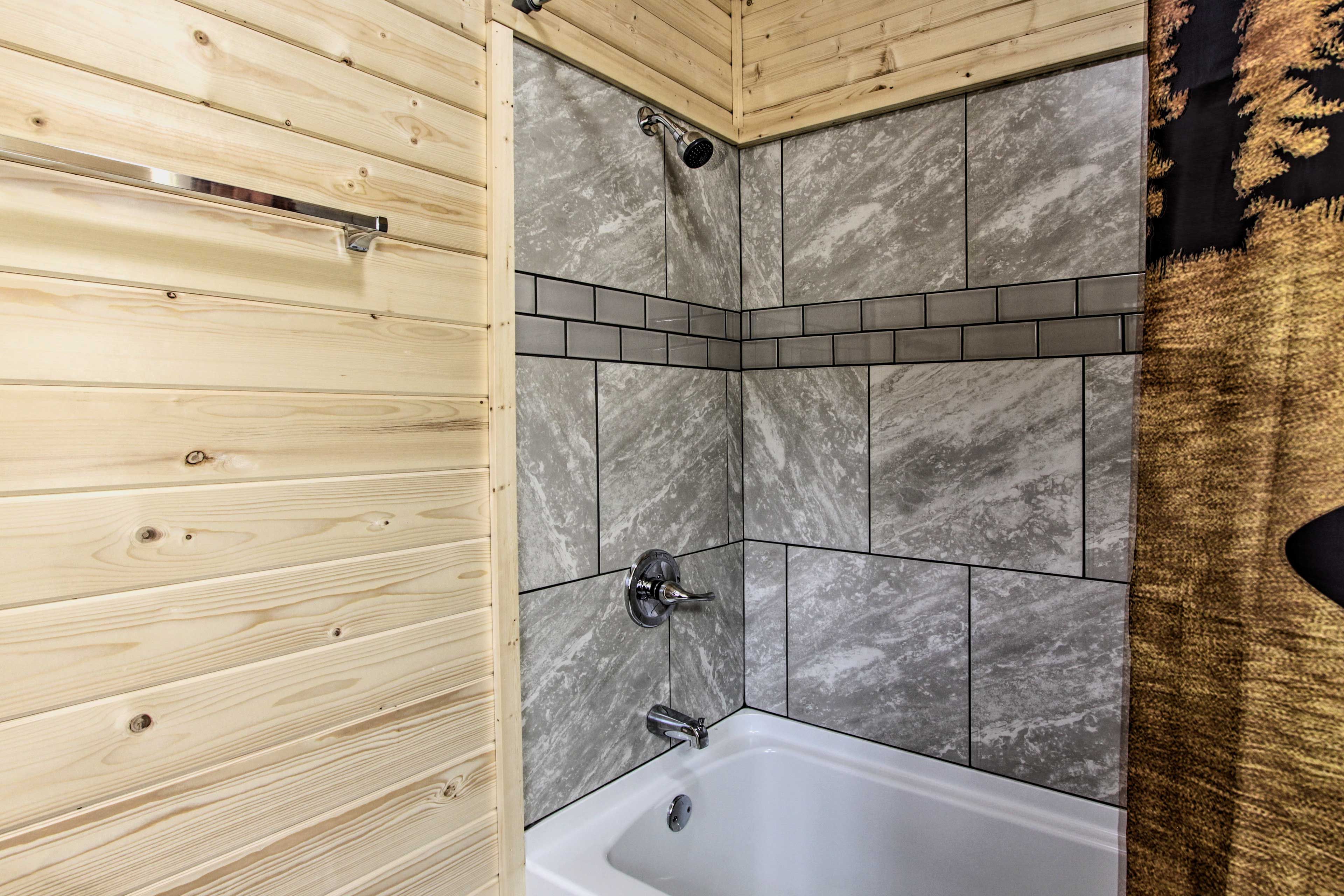 Full Bathroom | Towels & Linens Provided