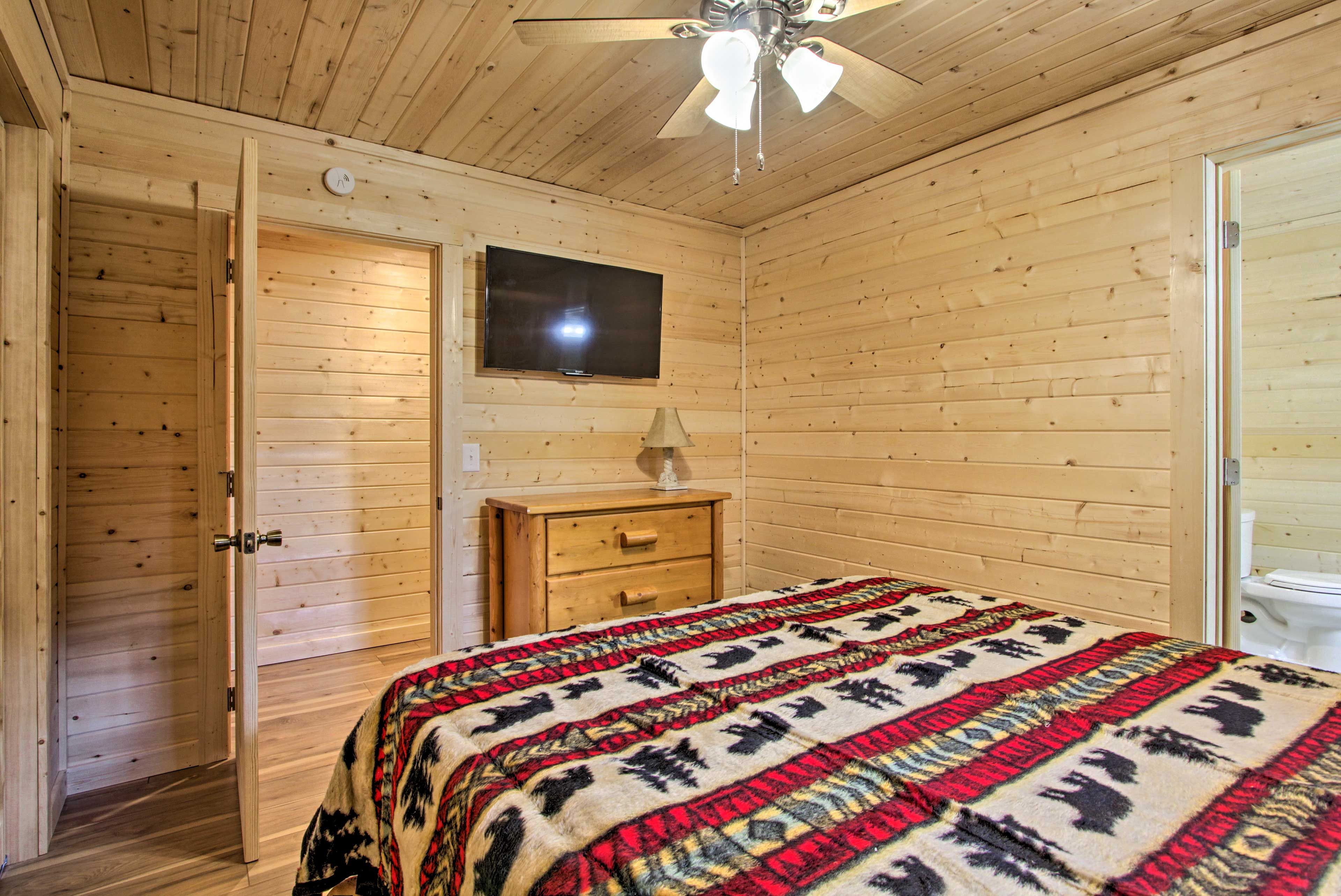 Bedroom 3 | Queen Bed