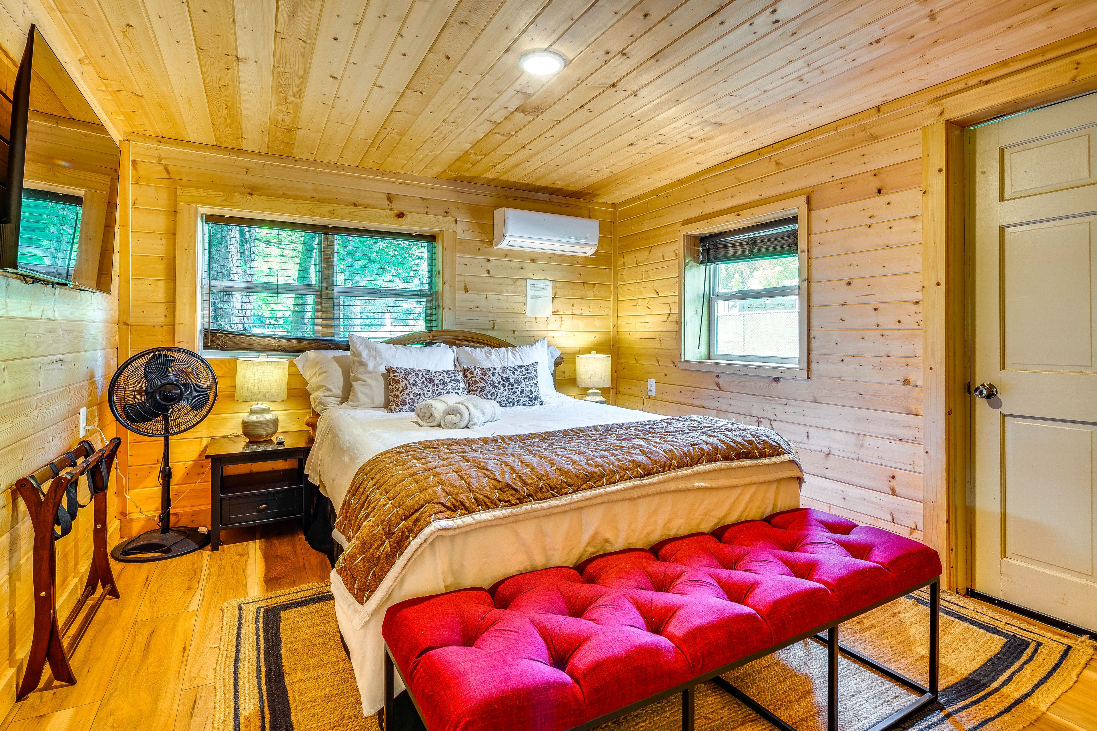 Bedroom 1 | King Bed