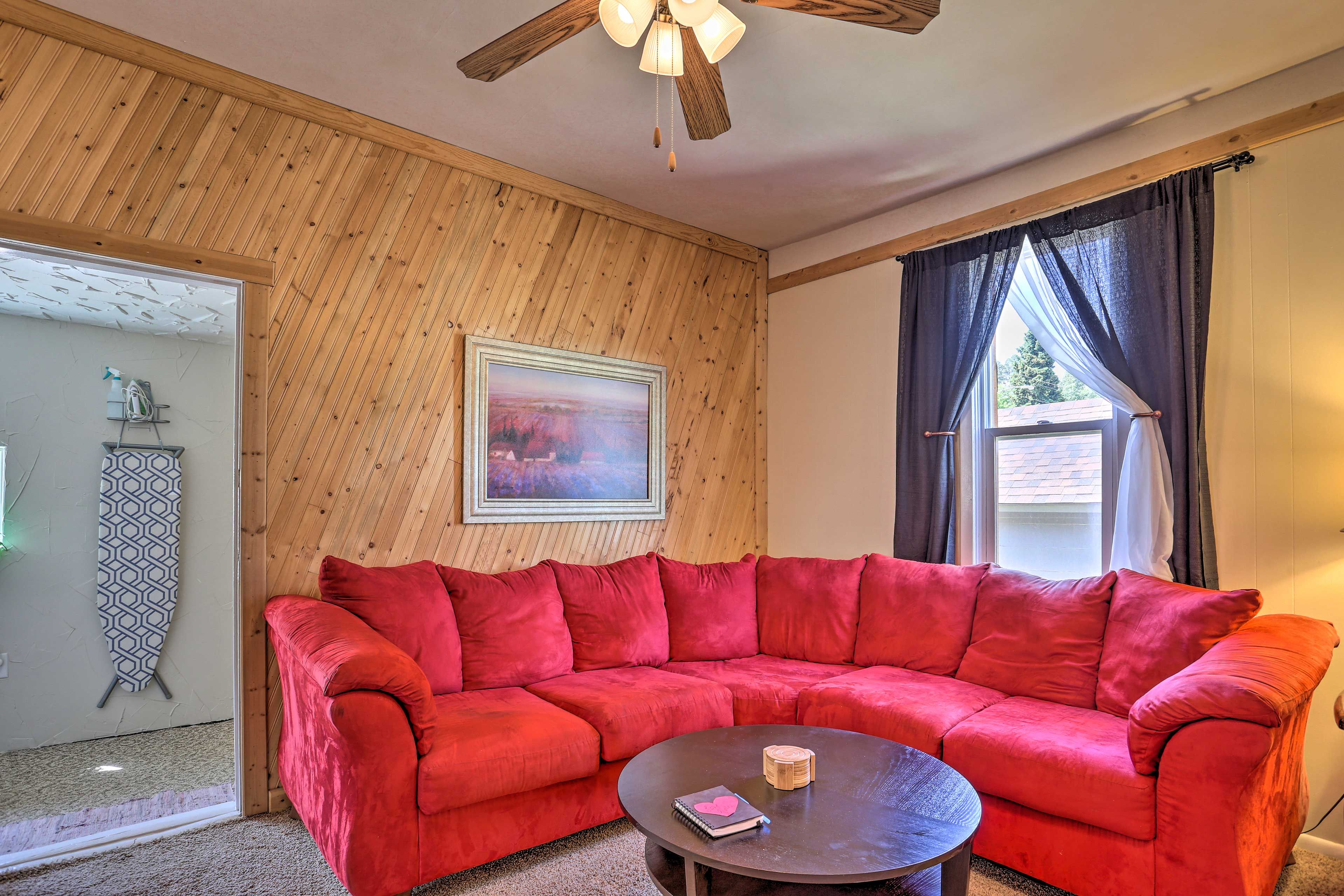 Living Room | Free WiFi