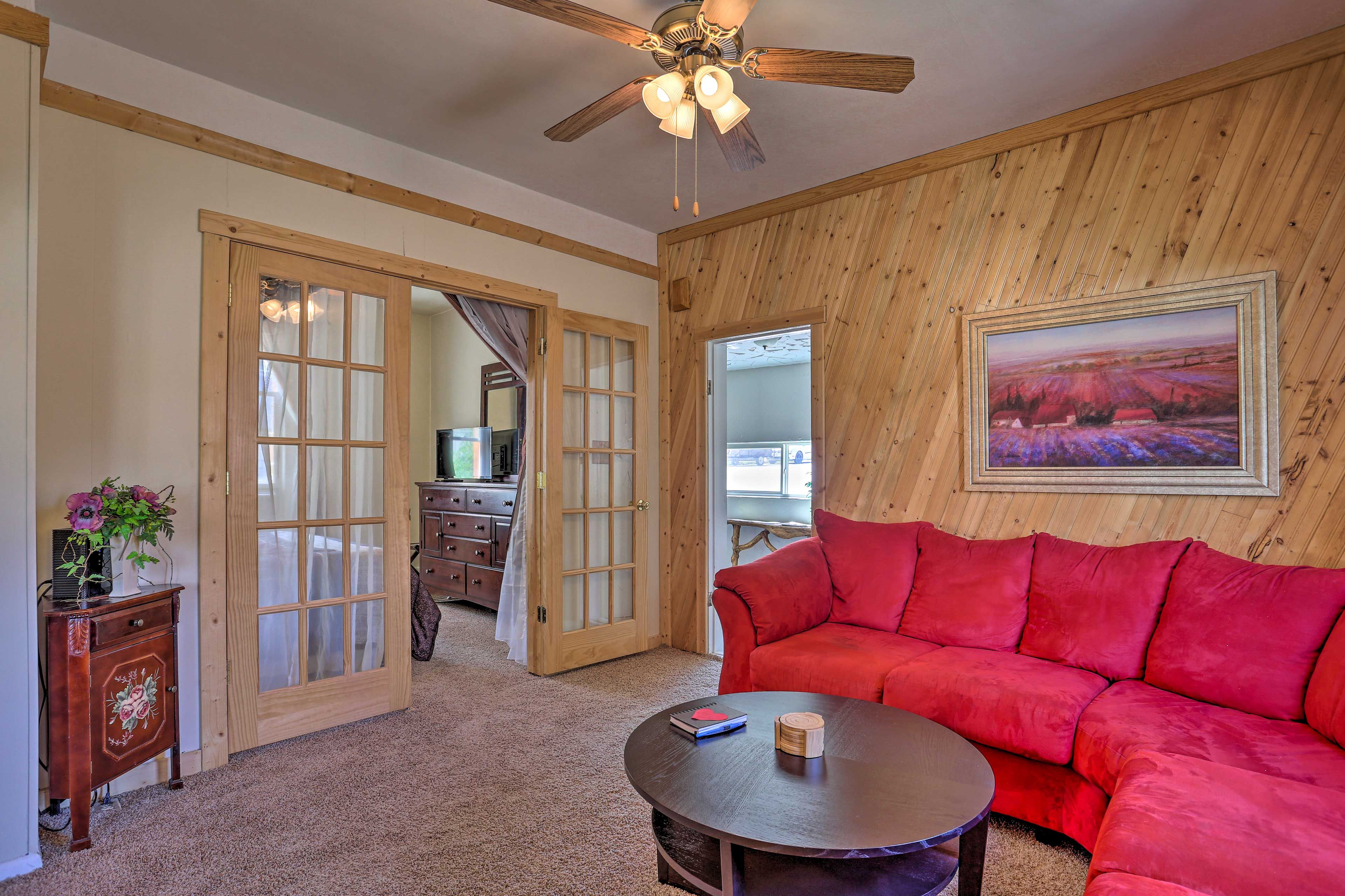 Living Room | Ceiling Fan | Central Heating
