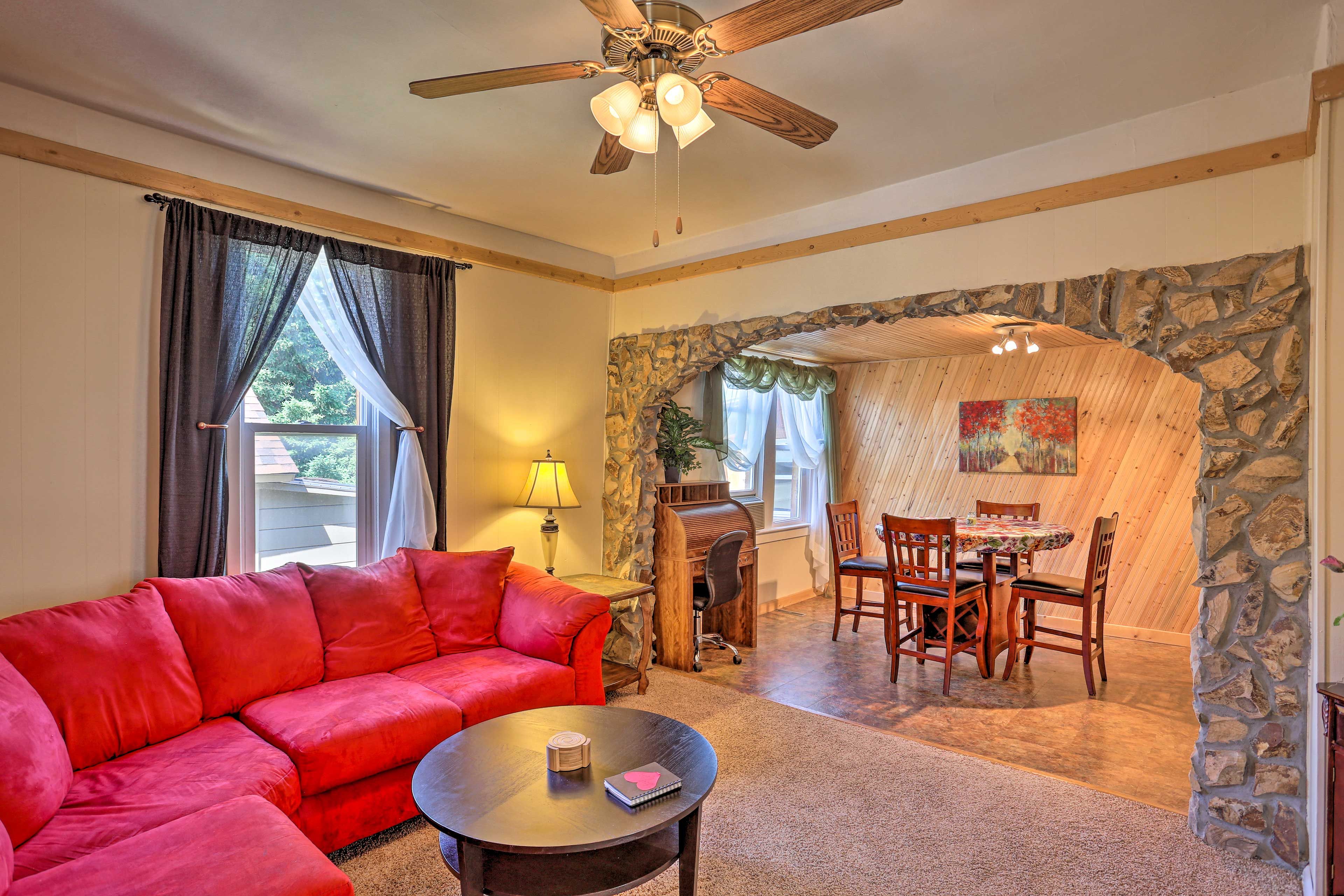 Black Hills Vacation Rental | 2BD | 1BR | 900 Sq Ft | Steps Required