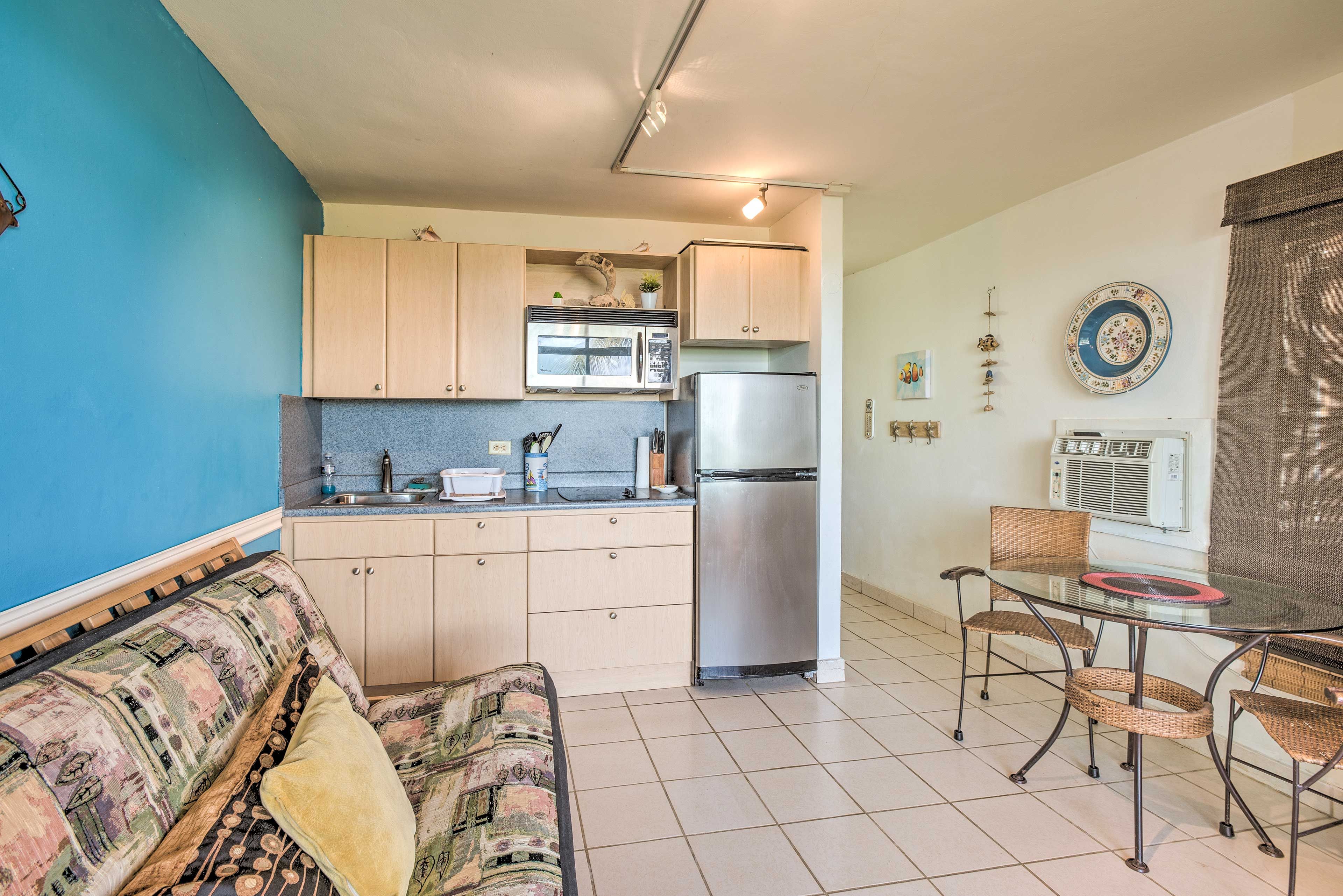 Kitchenette | Dishware/Flatware