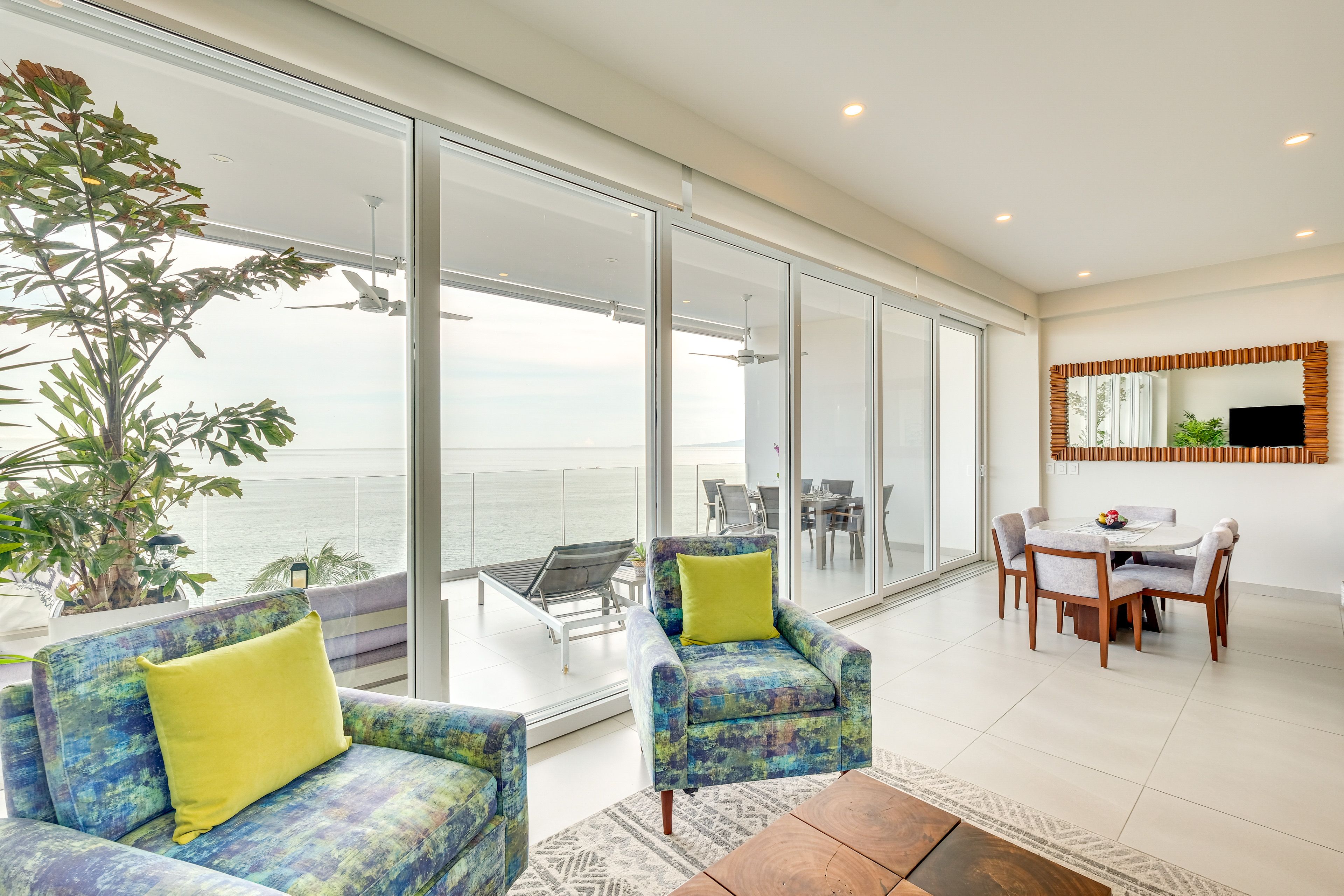 Living Area | Smart TV
