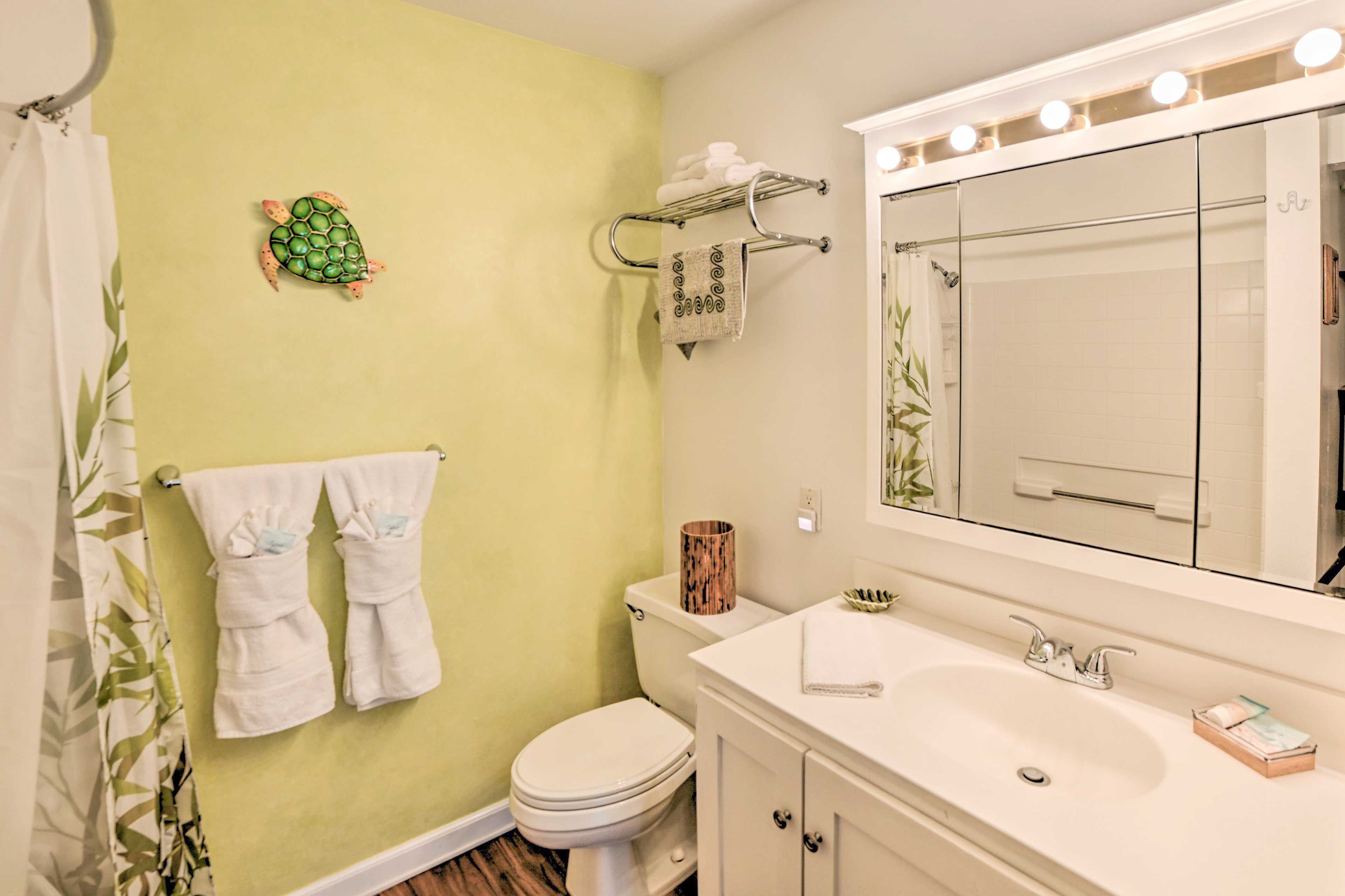 En-Suite Bathroom | Shower/Tub Combo