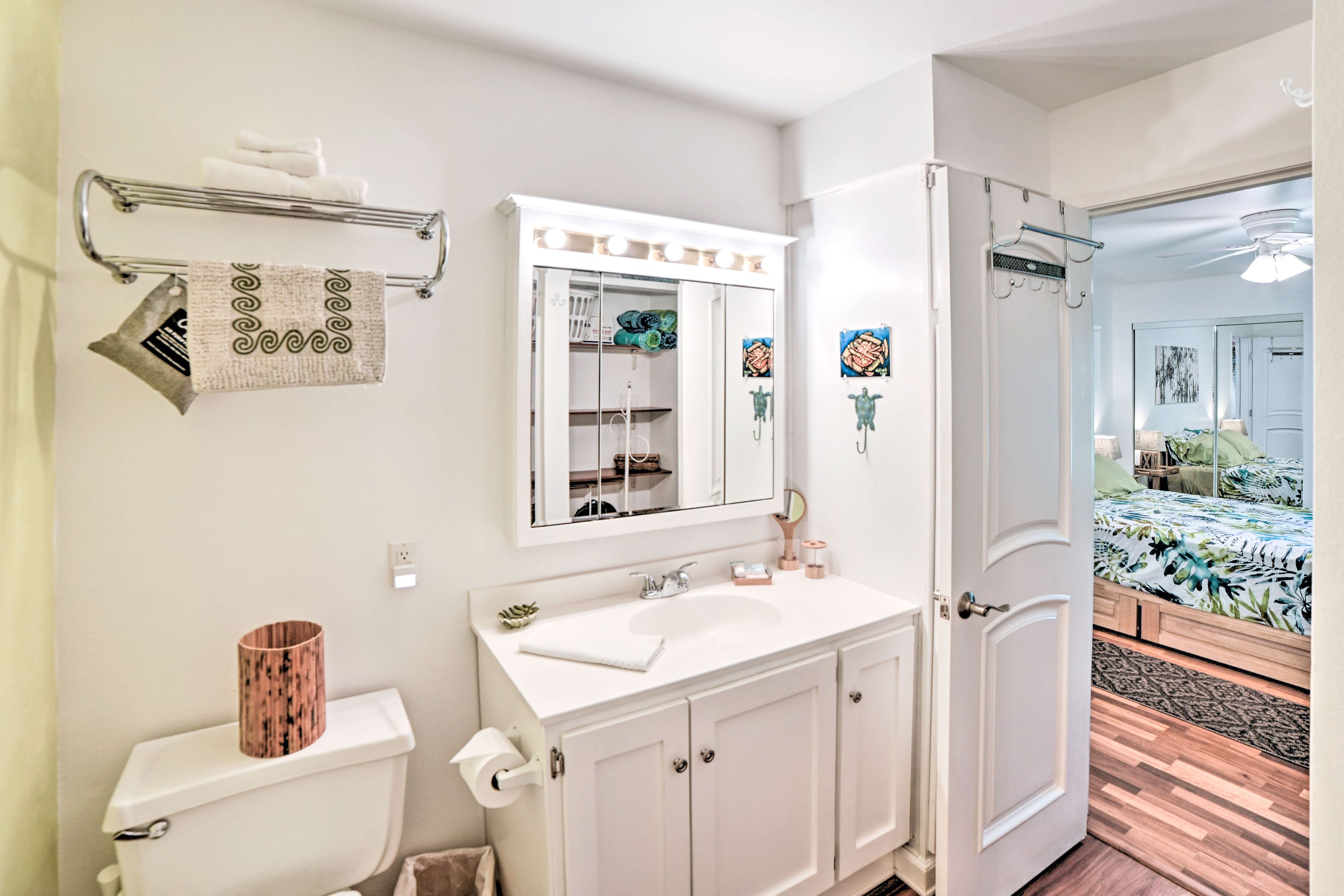 En-Suite Bathroom | Complimentary Toiletries | Towels
