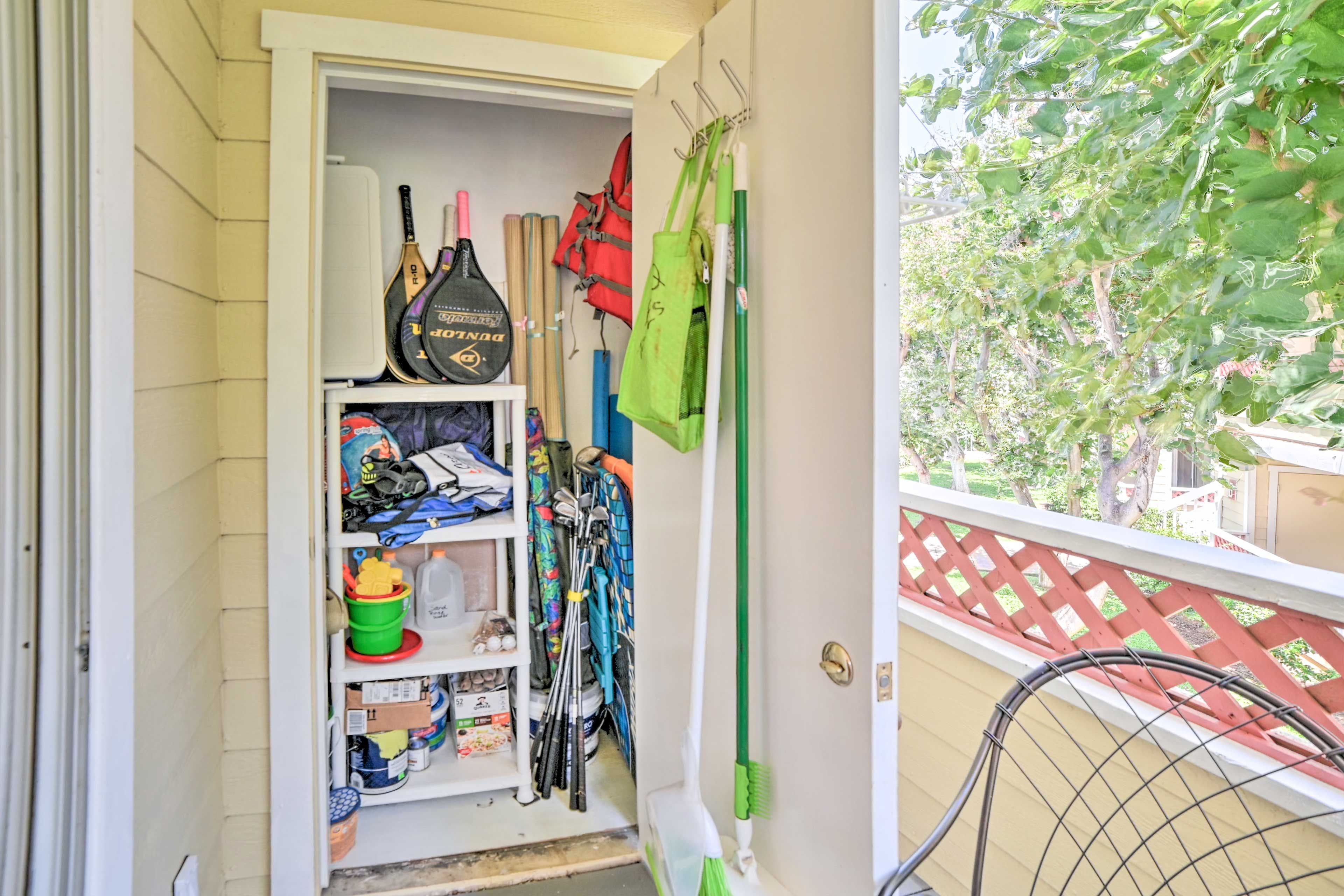 Outdoor Gear | Beach Towels/Chairs | Life Vests | Tennis Racquets