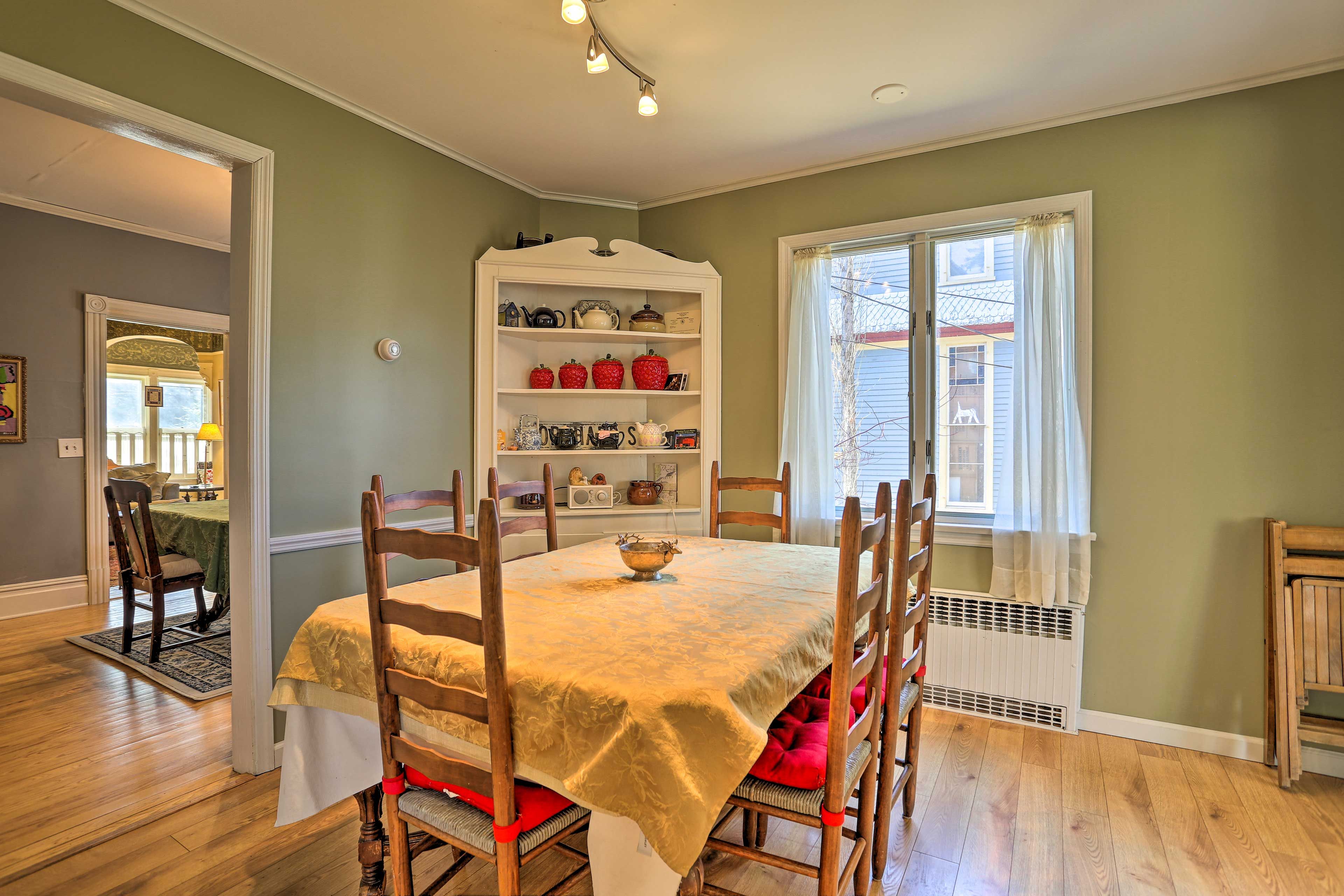 Have a family meal at the second dining table and tell stories about your day!