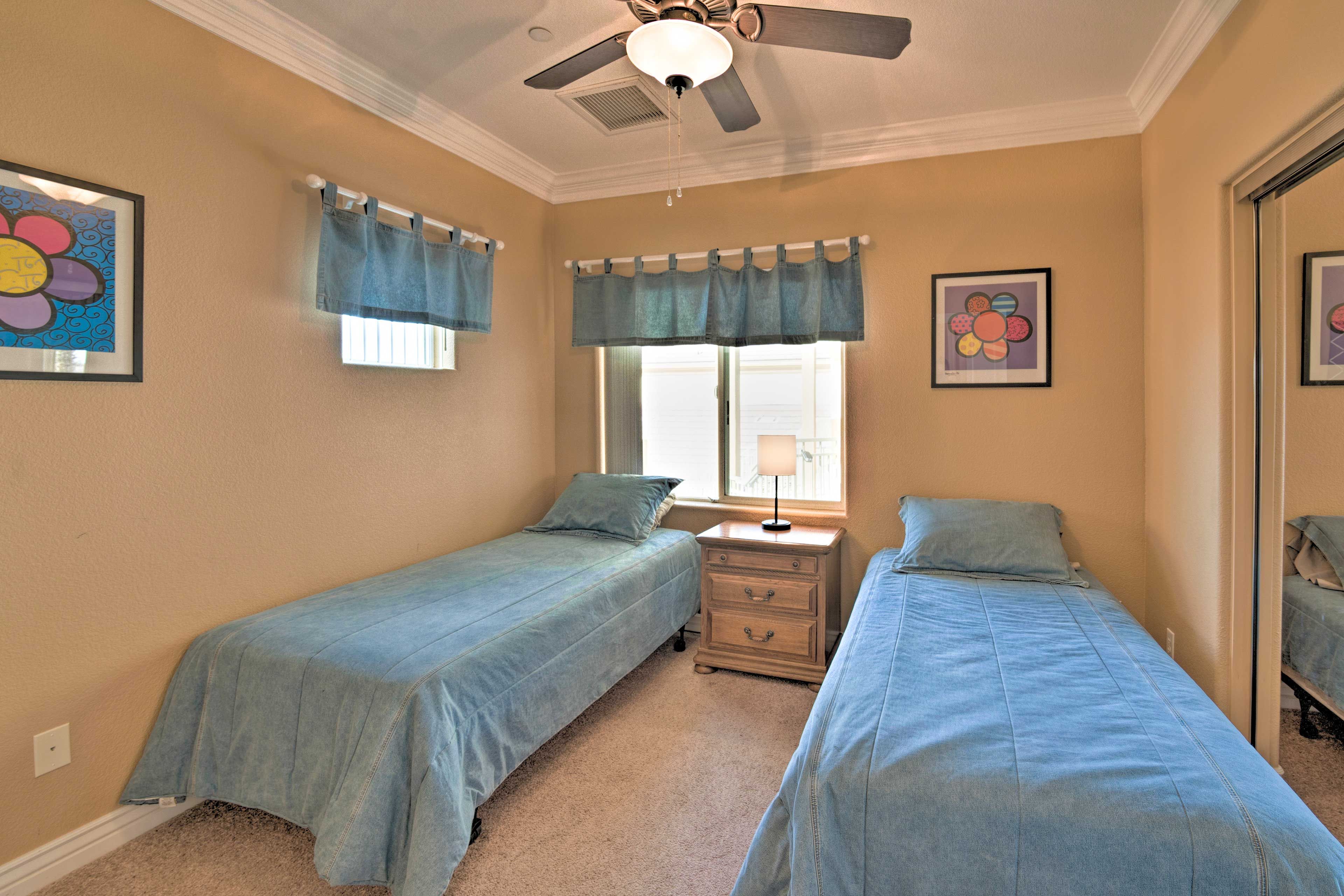 Bedroom 4 | 2 Twin Beds | Closet