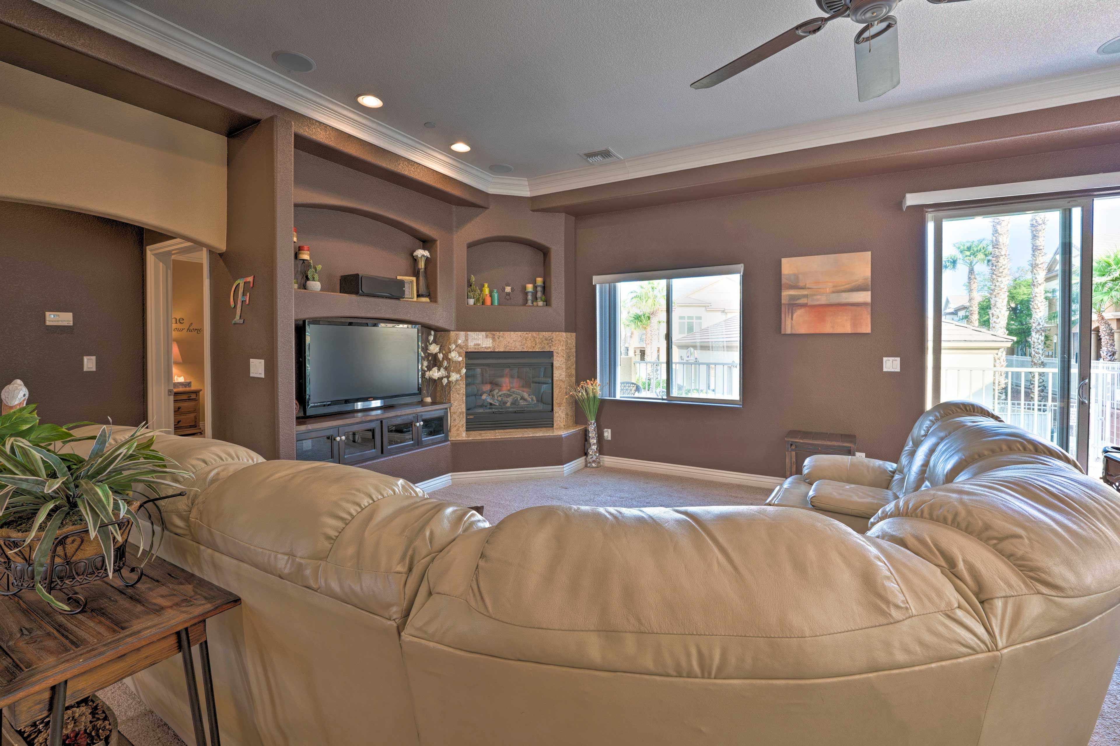 Living Room | Cable TV | Recliners