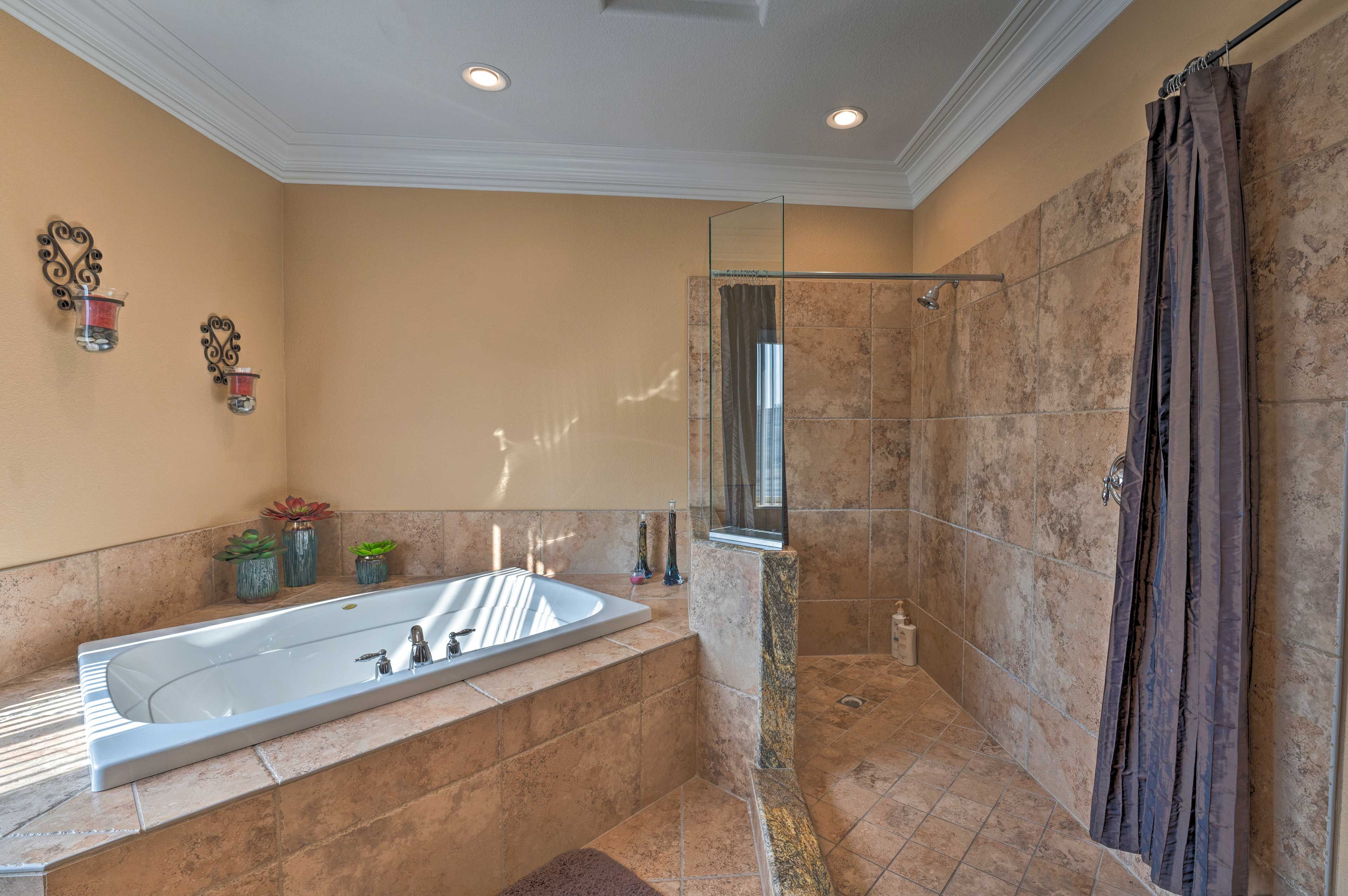 En-Suite Bathroom | Shower | Soaking Tub