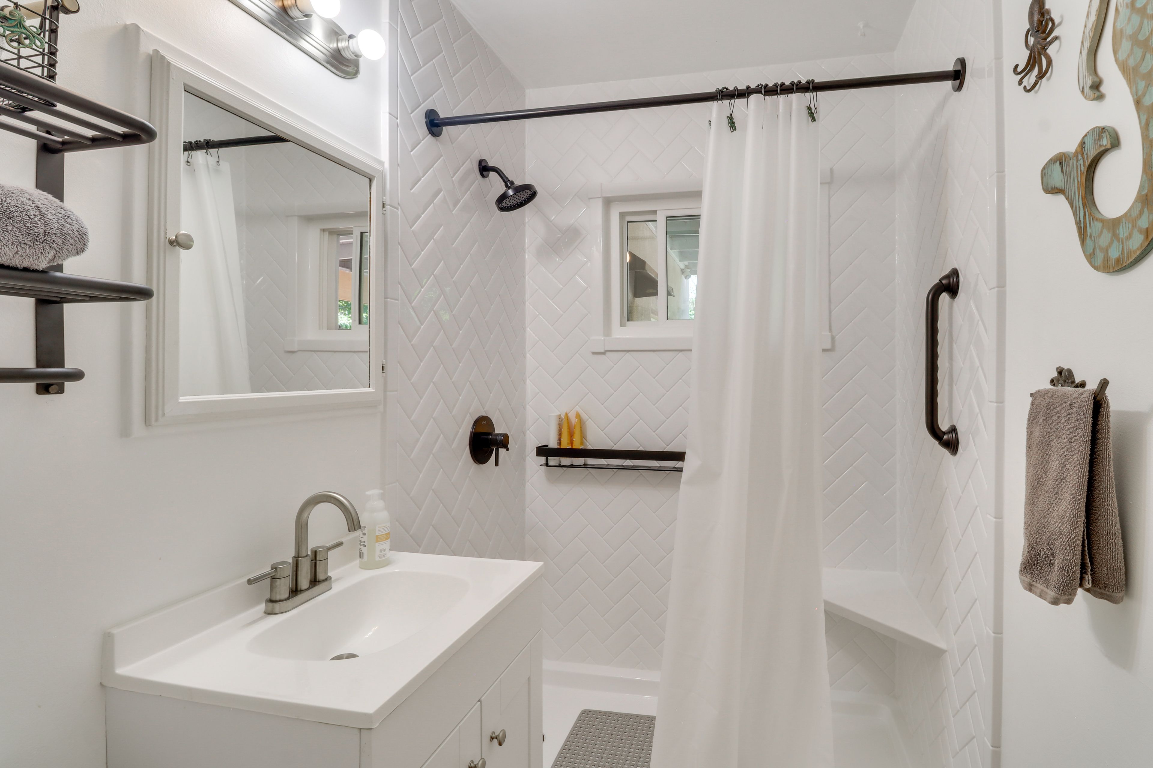 Full Bathroom | Towels | Walk-In Shower