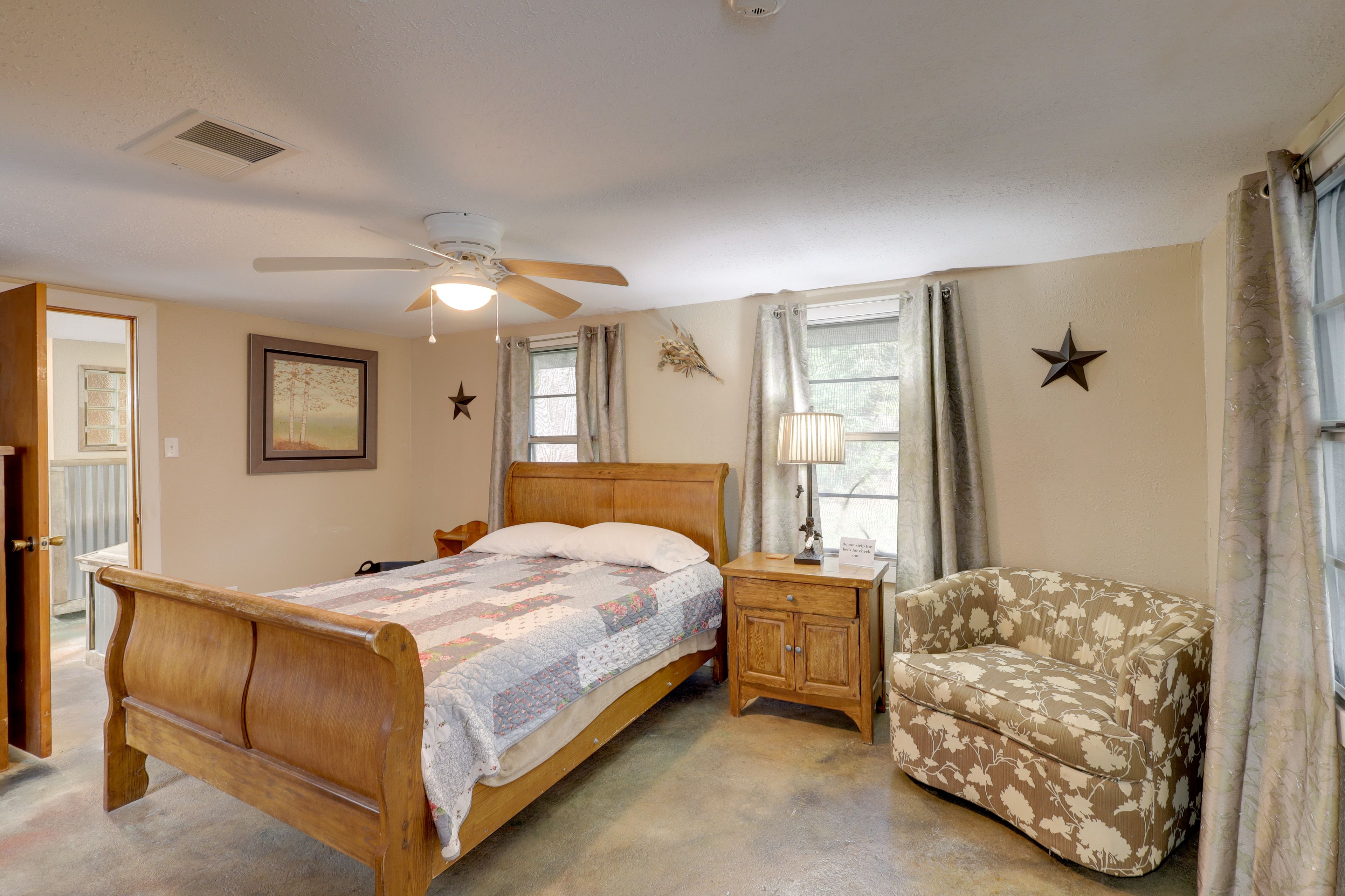 Bedroom 3 | Queen Bed