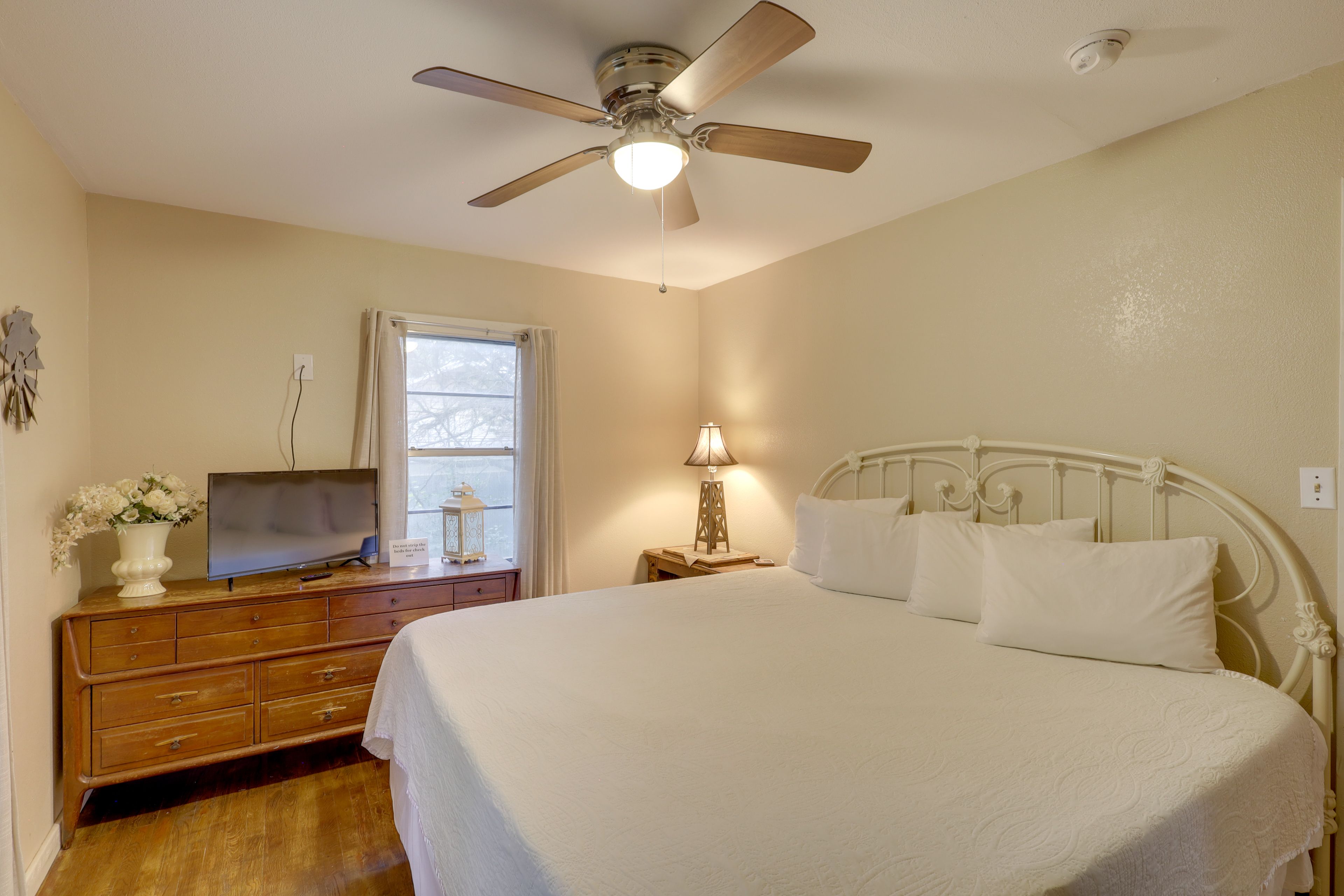 Bedroom 1 | King Bed | Linens Provided