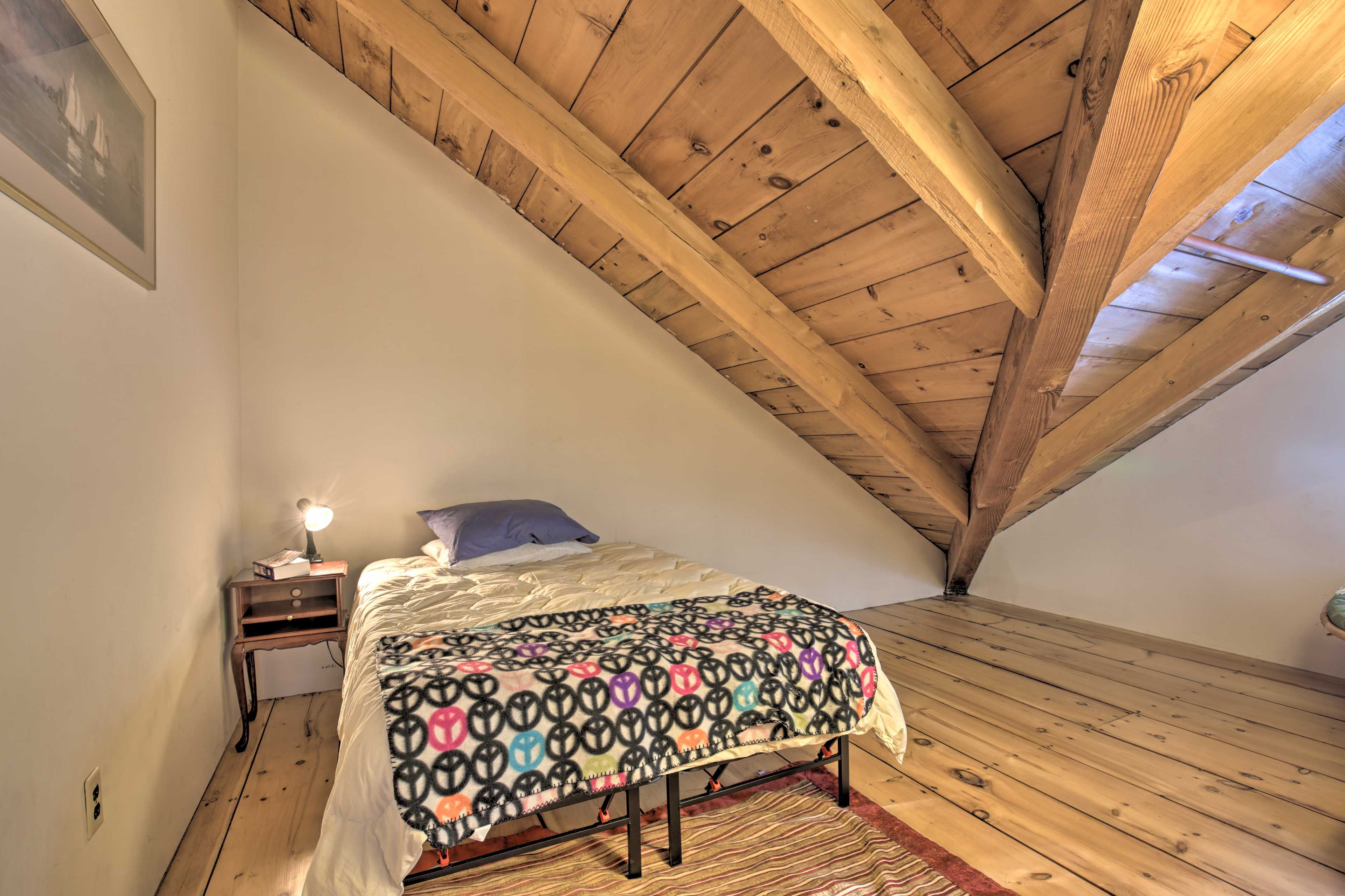 Bedroom 3 | Full Bed | 2nd Floor